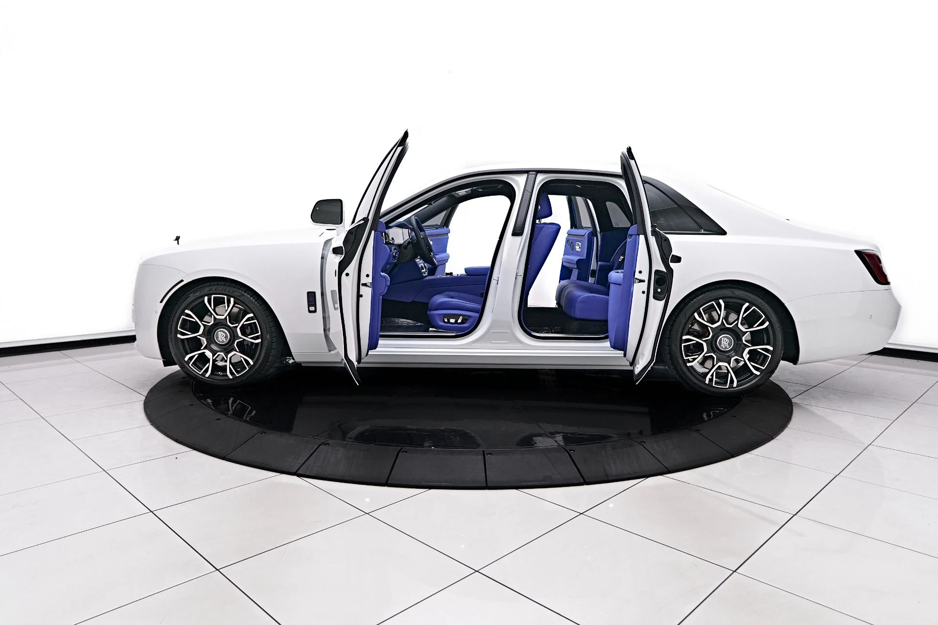 mph016_1861915801_Used_2024_Rolls_Royce_Ghost_Base_1757190819_c309d57ba5