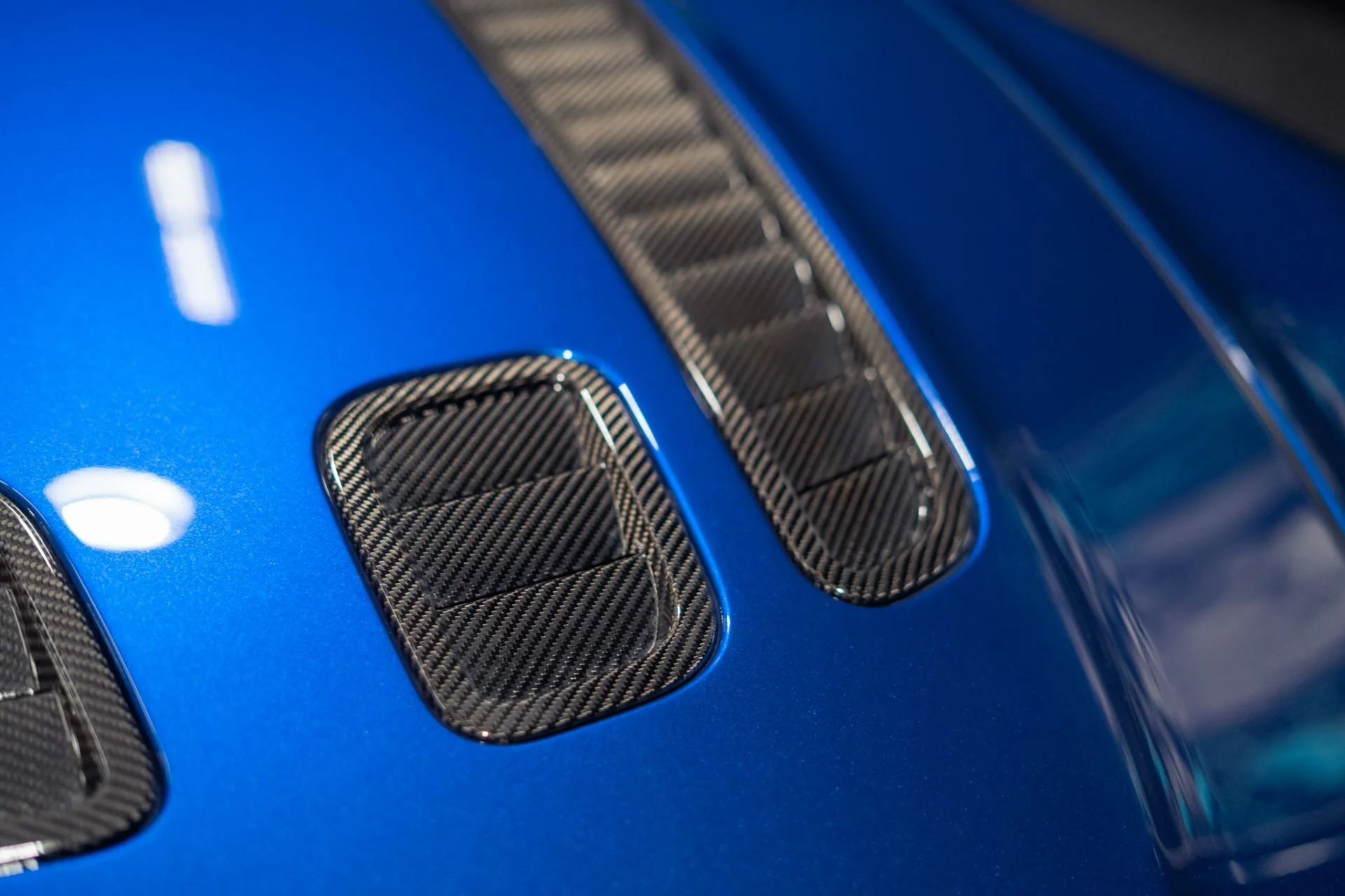 mph016_1870015306_Used_2011_Aston_Martin_V12_Vantage_Manual_Transmission_Aviemore_Blue_1785170153_5aa2fc56f6