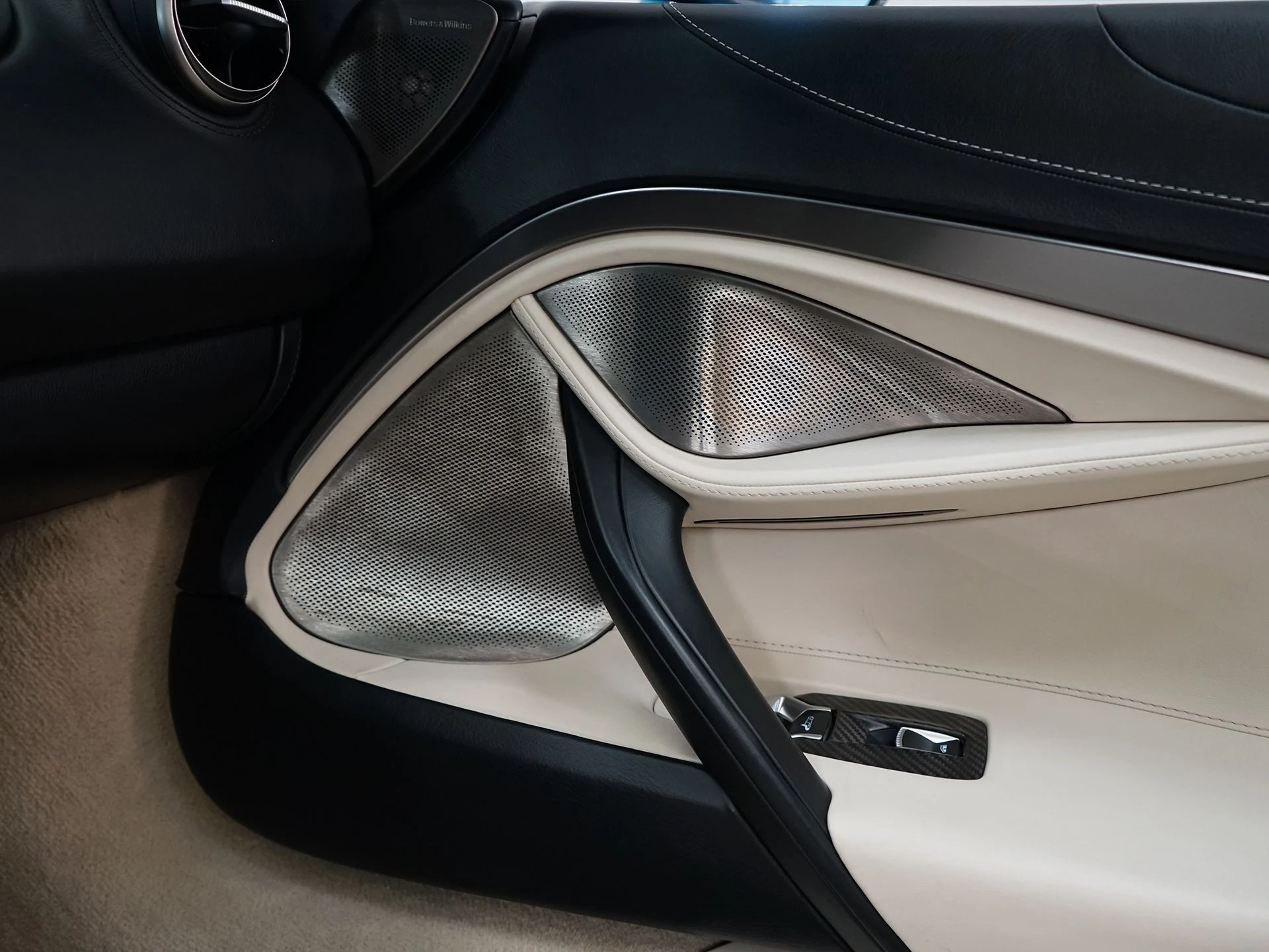 mph016_187373102_49d4bef702f71042648a02467be7790ax_e1daae47eb