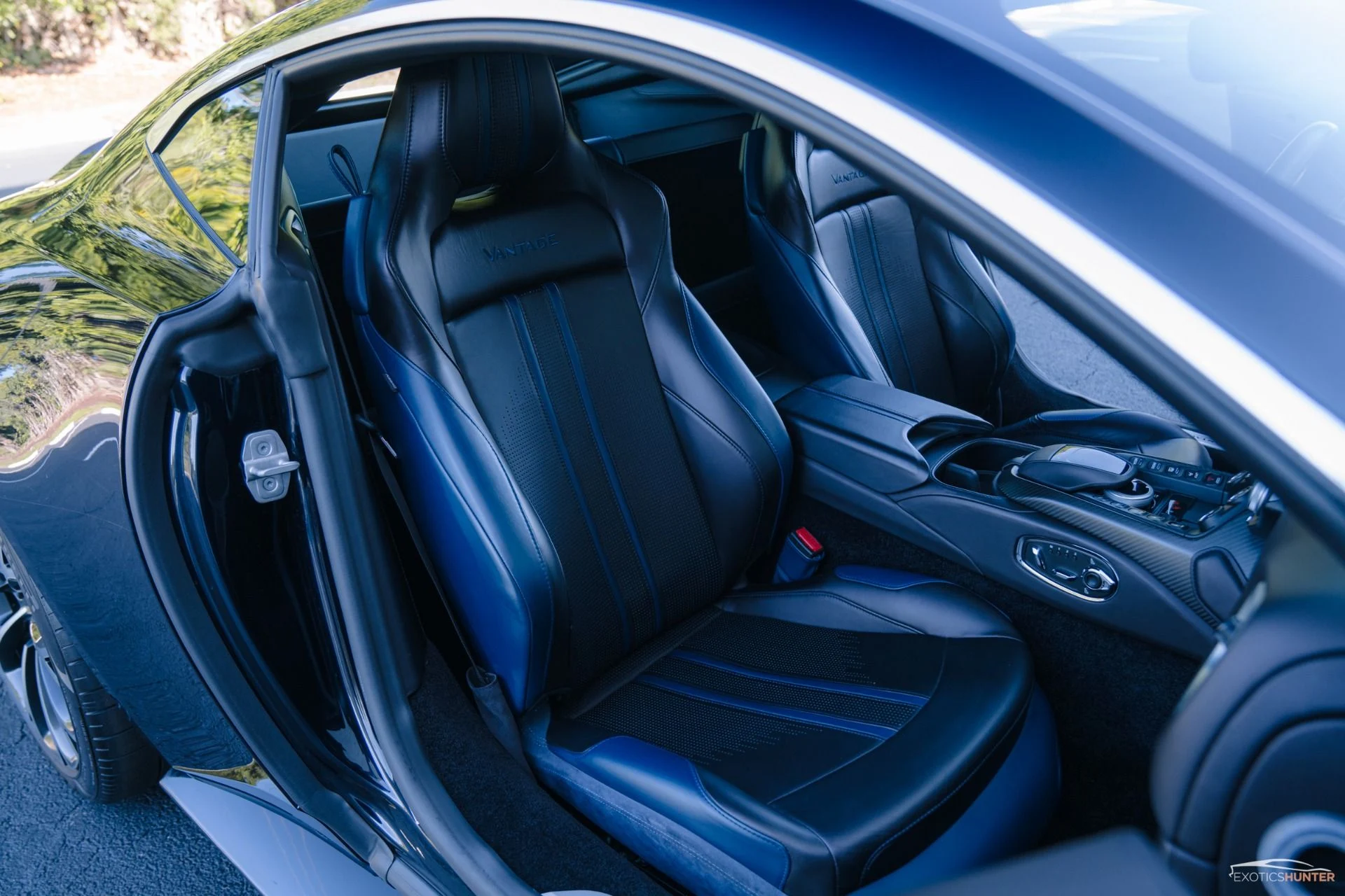 mph016_1886692263_Used_2019_Aston_Martin_Vantage_1753929361_7947a5463a