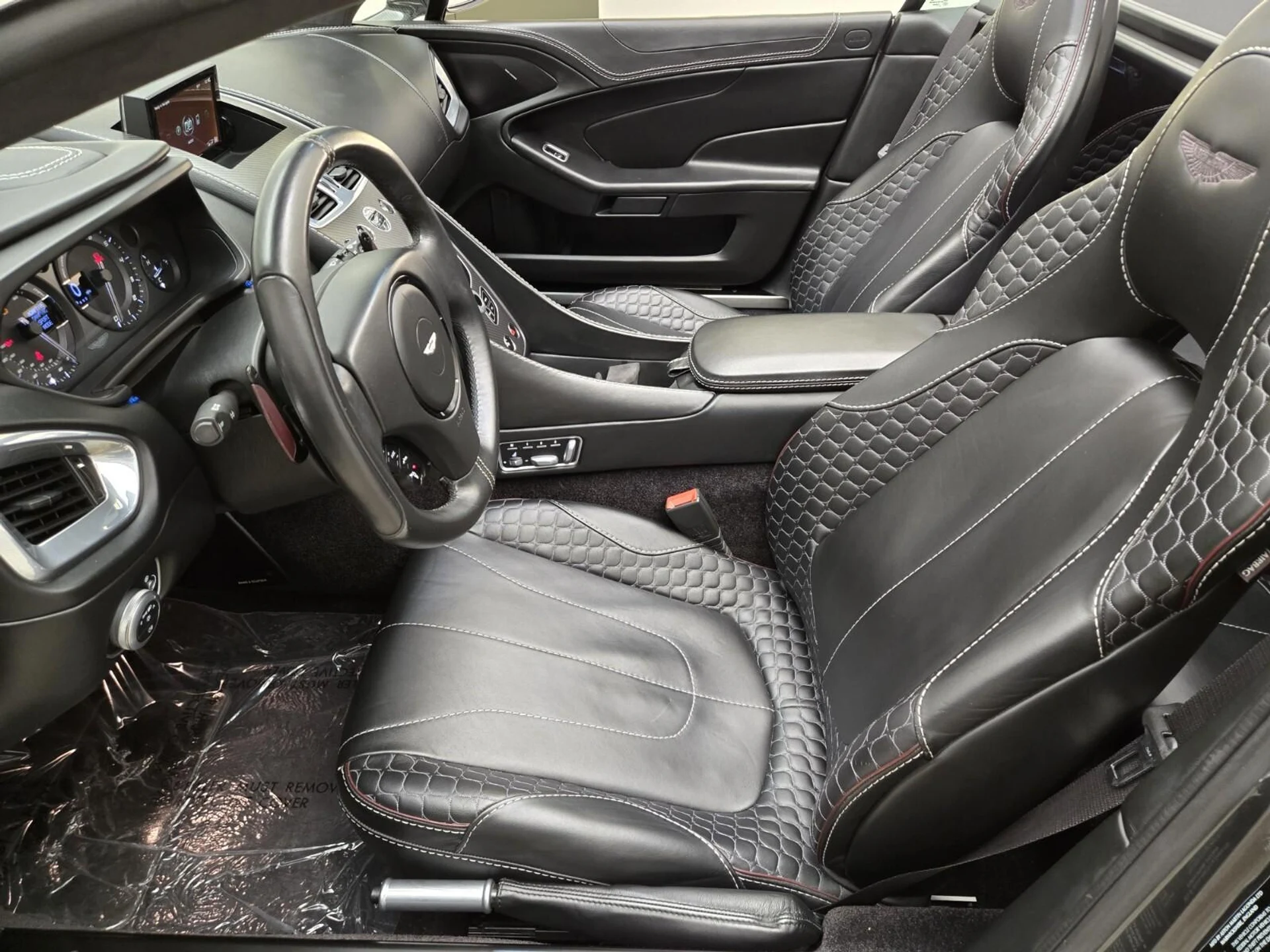 mph016_1889496136_Used_2015_Aston_Martin_Vanquish_Volante_1756882943_0bff038b00