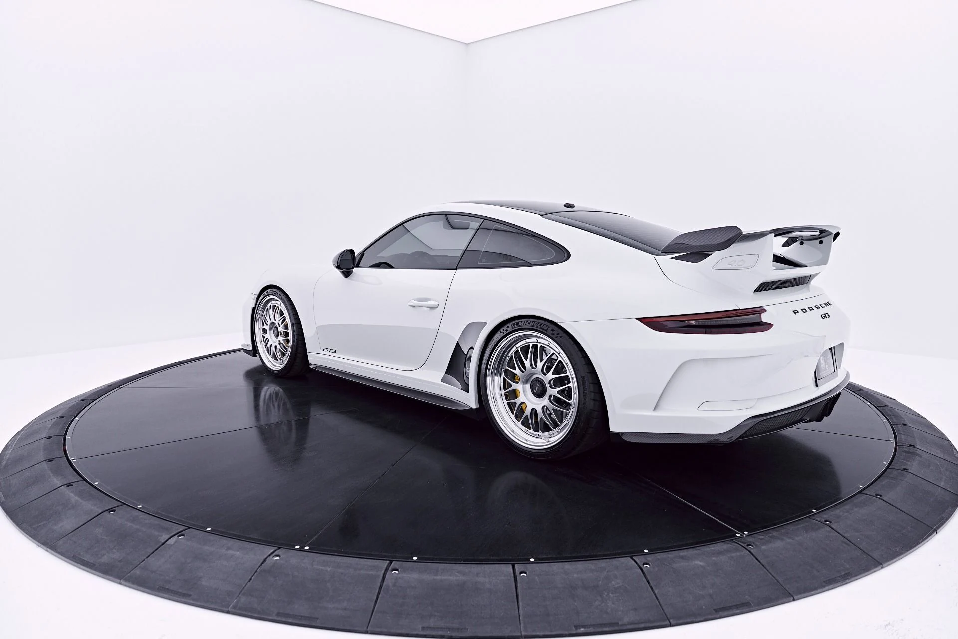 mph016_190057934_Used_2018_Porsche_911_GT_3_1782763302_0af7097e86