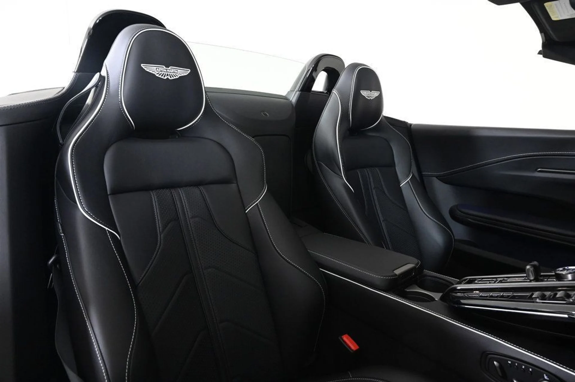 mph016_1901314200_new_2026_aston_martin_vantage_roadster_11350_22950965_16_1024_809a67e584