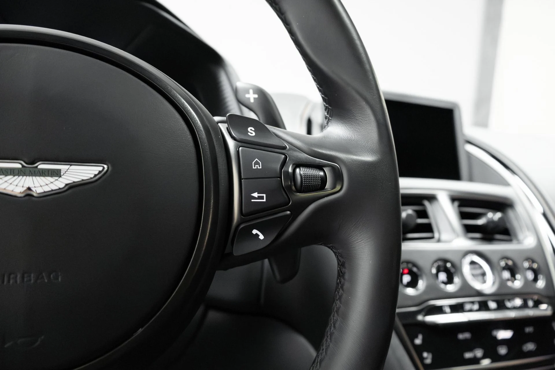 mph016_1903765693_Used_2018_Aston_Martin_DB_11_1761056819_03c470a855