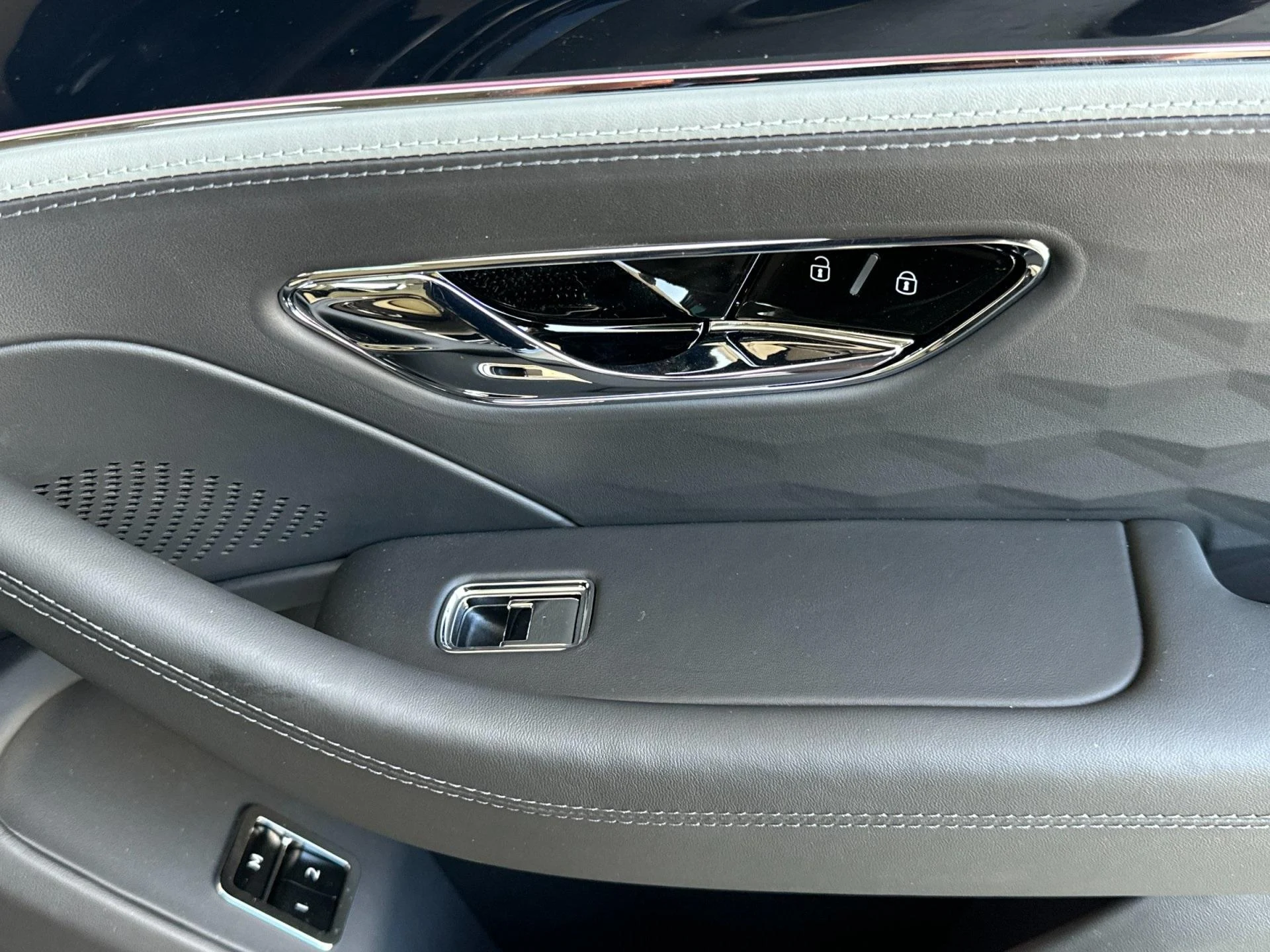 mph016_1910425990_New_2025_Bentley_Flying_Spur_Speed_1760603942_95d188ff31