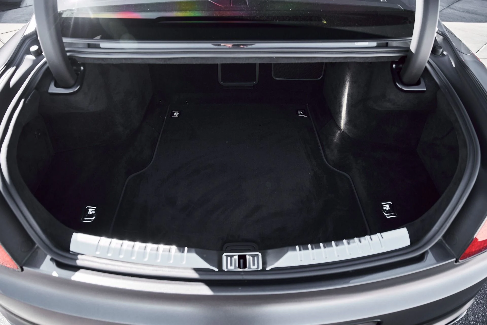 mph016_1915503586_Used_2023_Bentley_Flying_Spur_V8_1773280631_bfd28c1356