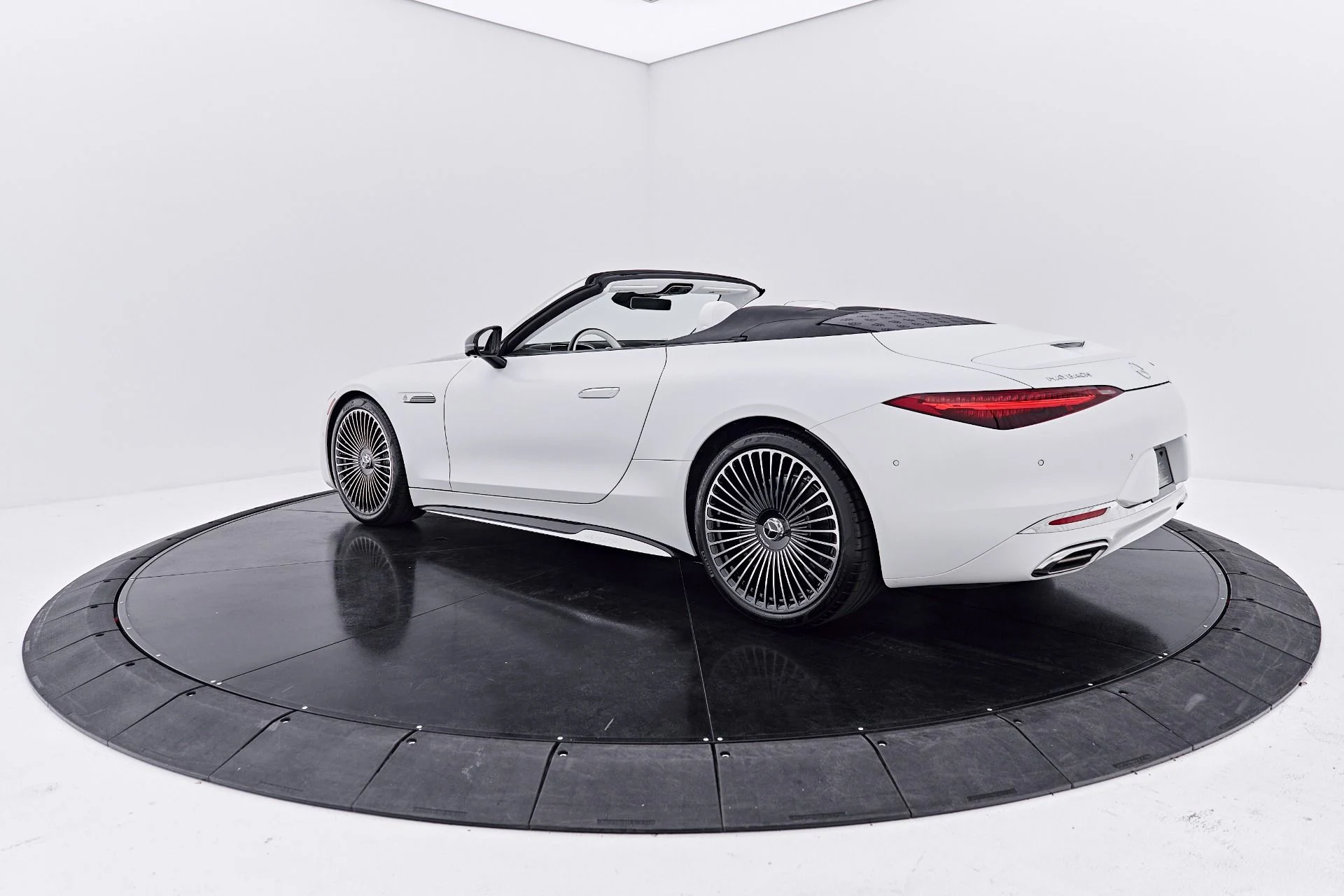 mph016_1923612230_Used_2026_Mercedes_Benz_SL_Class_Maybach_SL_680_1790357653_470d1f47ed
