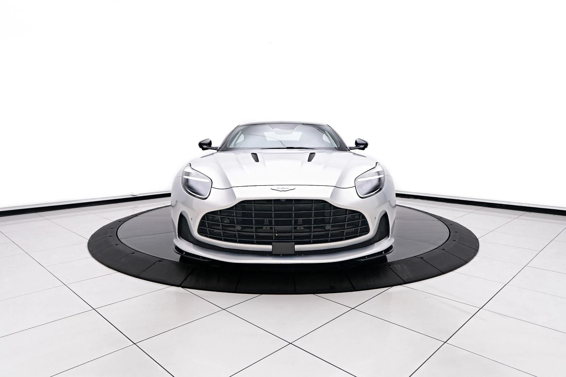 mph016_1932112203_Used_2024_Aston_Martin_DB_12_1755890588_8176493eea