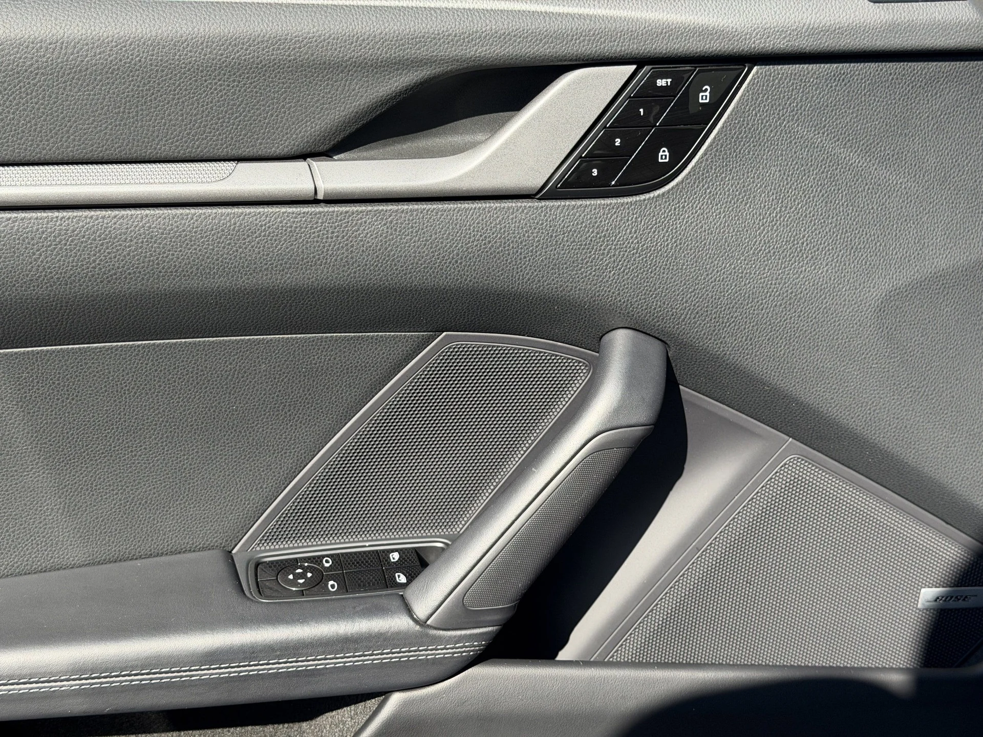 mph016_1932396537_0f7a7718b4d34f103cf3112a2ae46f1cx_fe51be5976