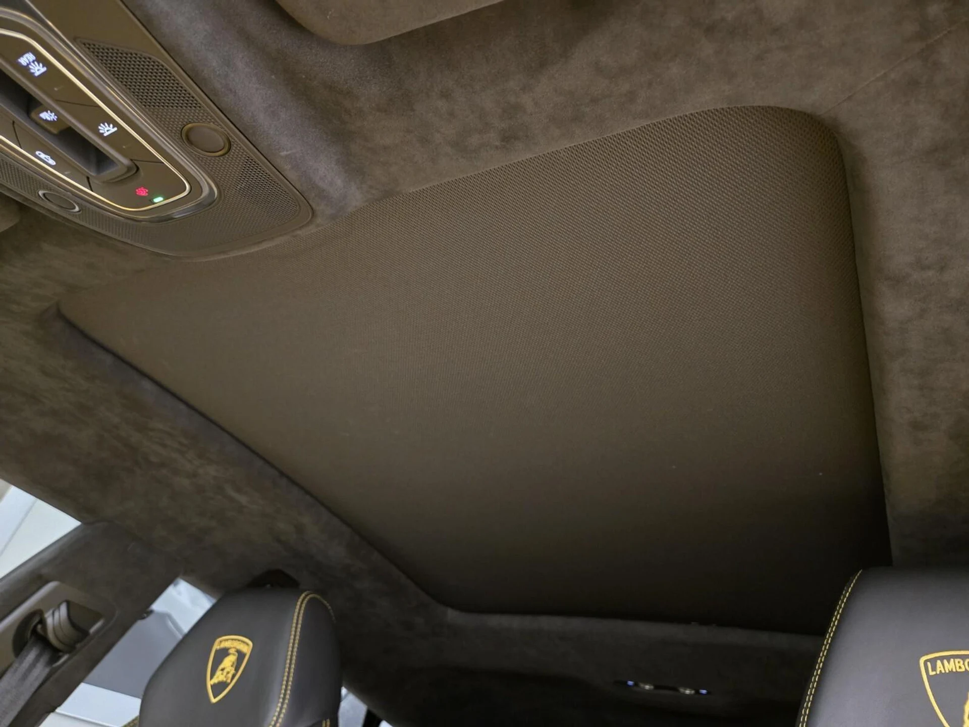 mph016_193525905_Used_2022_Lamborghini_Urus_1760597909_71757dceaf