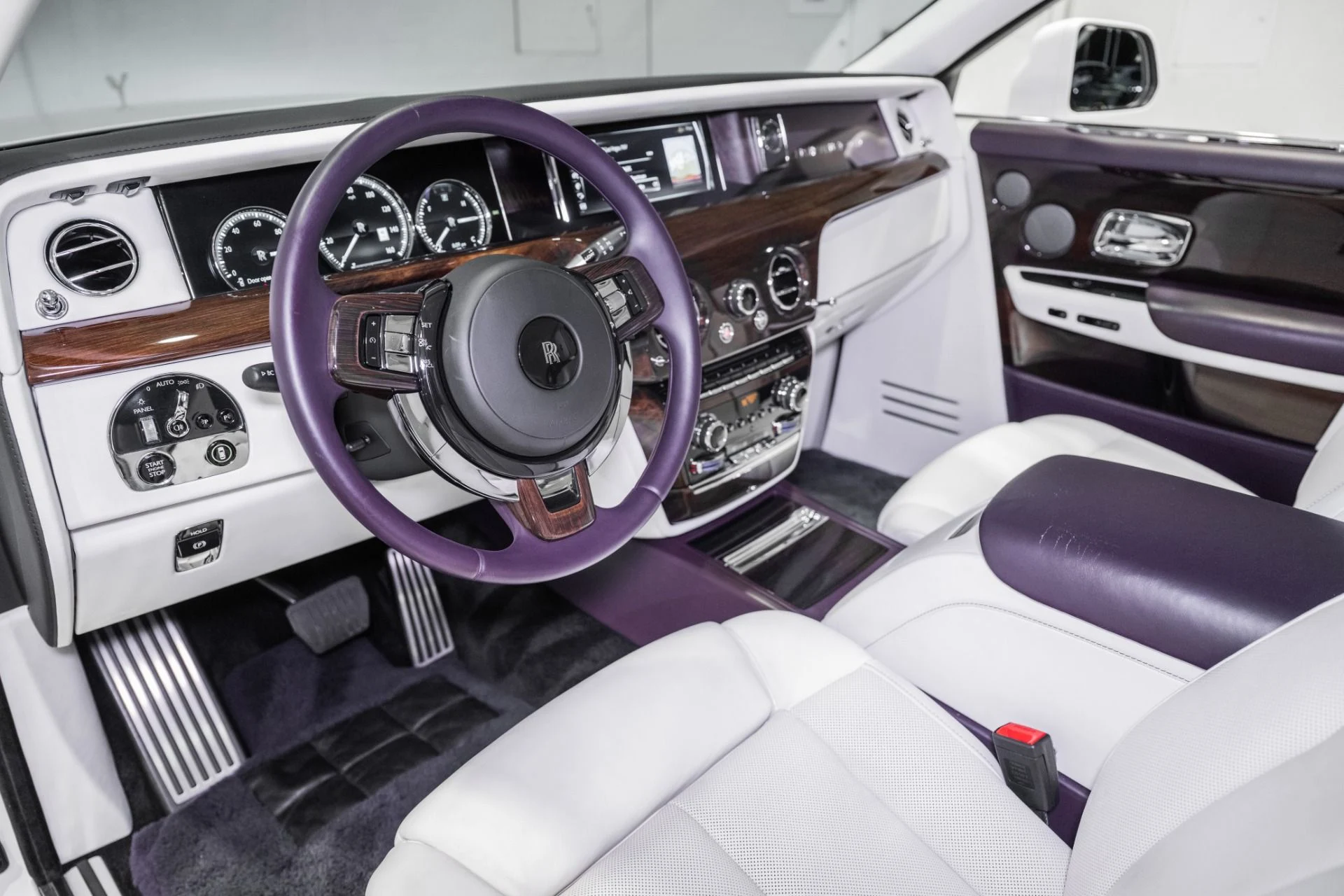 mph016_1935495780_Used_2018_Rolls_Royce_Phantom_1778079685_1b1112e410