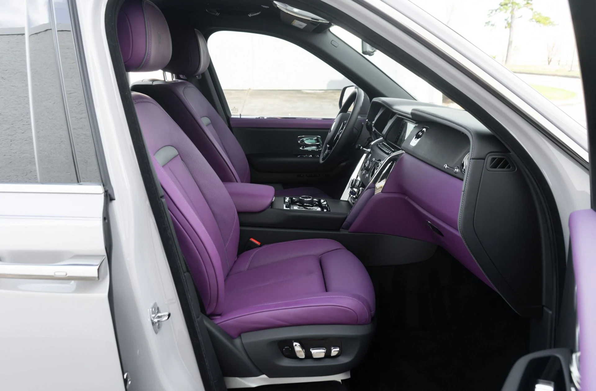 mph016_1946365686_Used_2024_Rolls_Royce_Cullinan_1772750182_a9a8ad03df