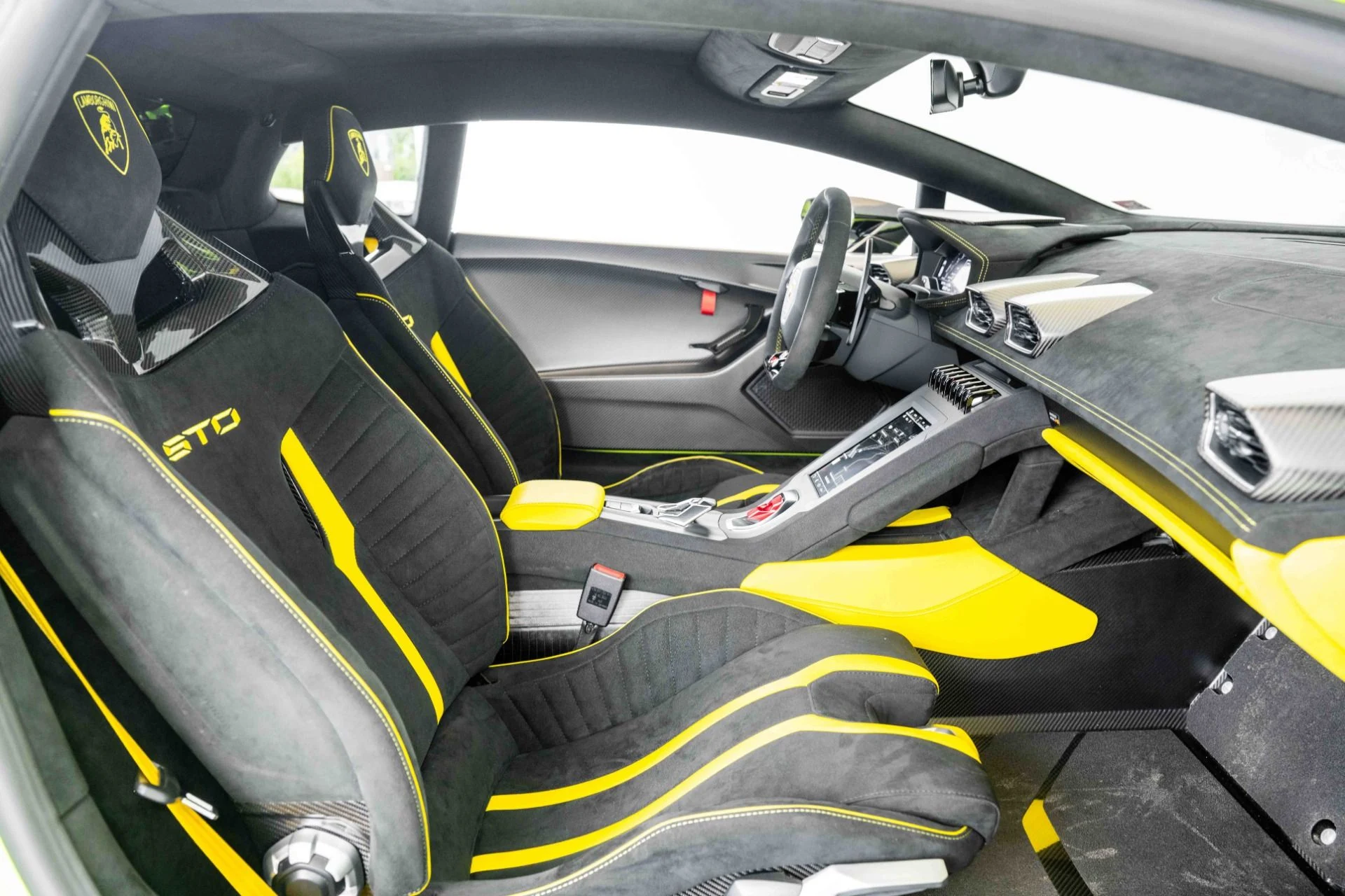 mph016_19497987_Used_2022_Lamborghini_Huracan_STO_Coupe_1765561049_8d8c646e86