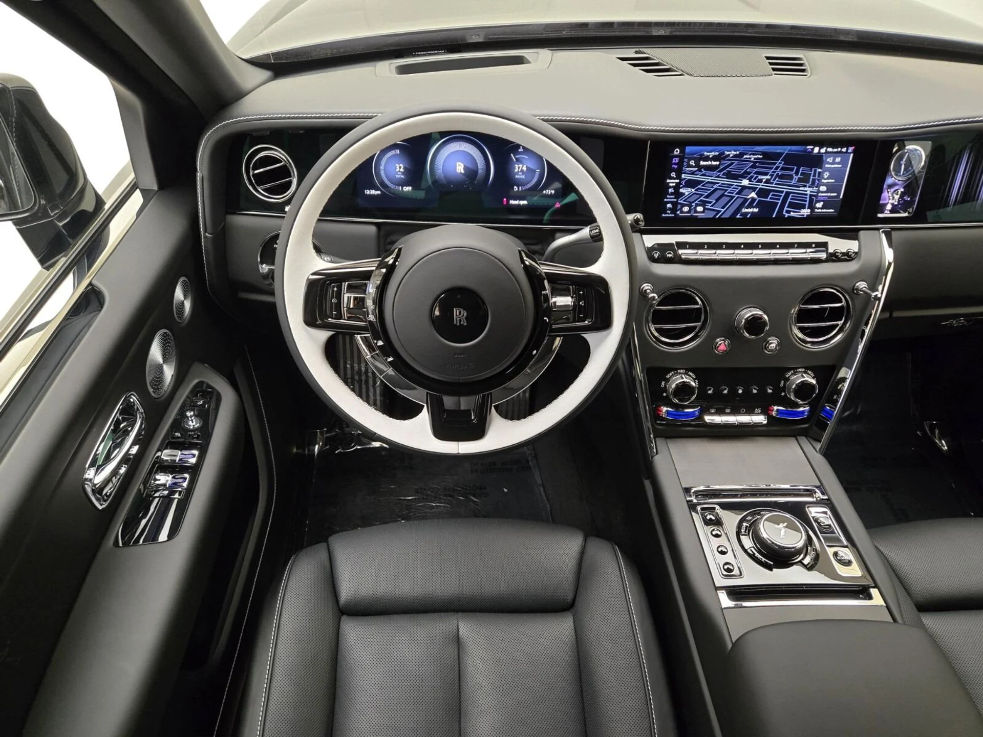 mph016_1953624877_New_2026_Rolls_Royce_Cullinan_1776230140_49782af04a