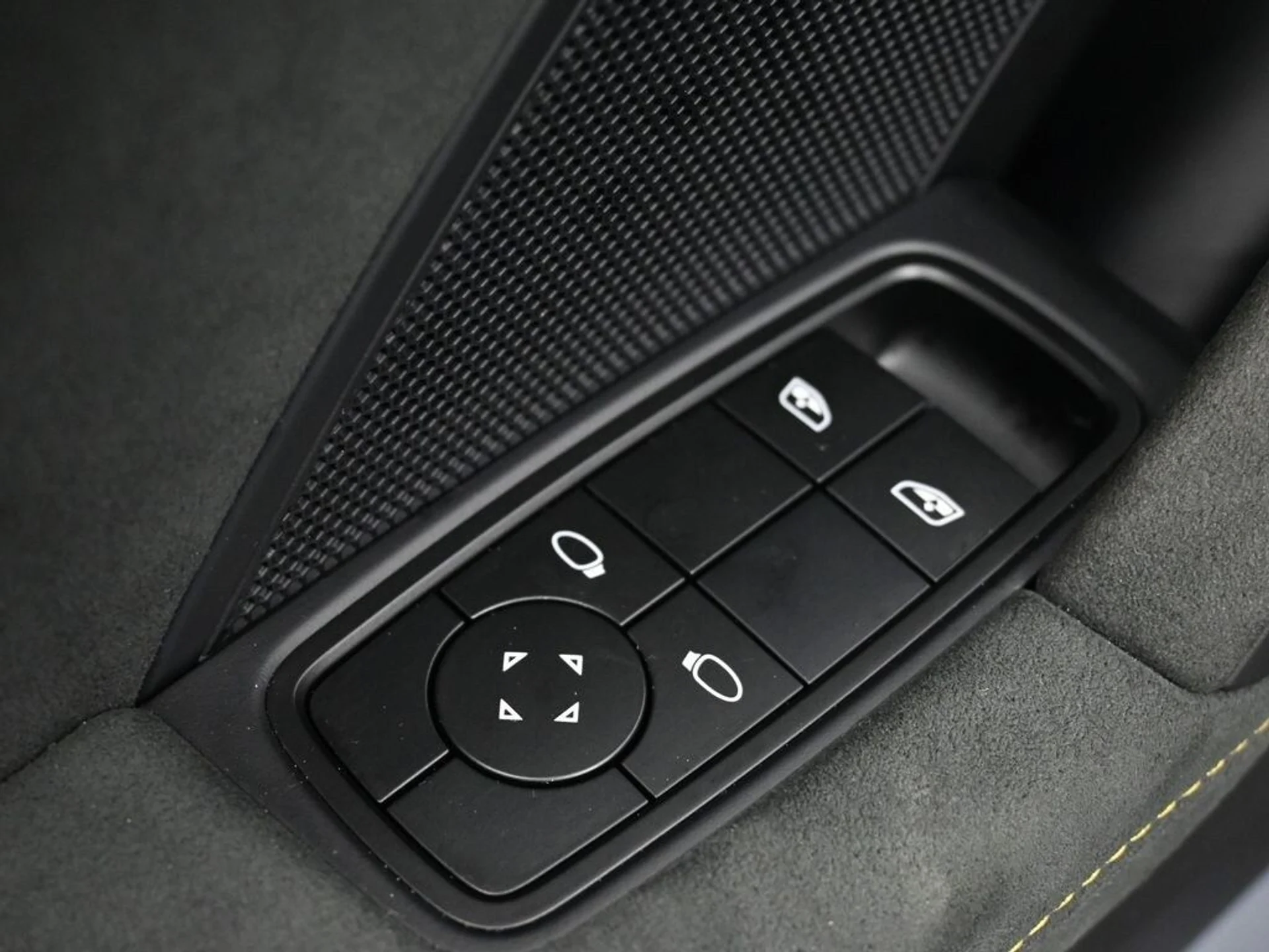 mph016_1958355907_985067eb0d2347aa97c83f8fe122a90bx_7dbe26e8f2