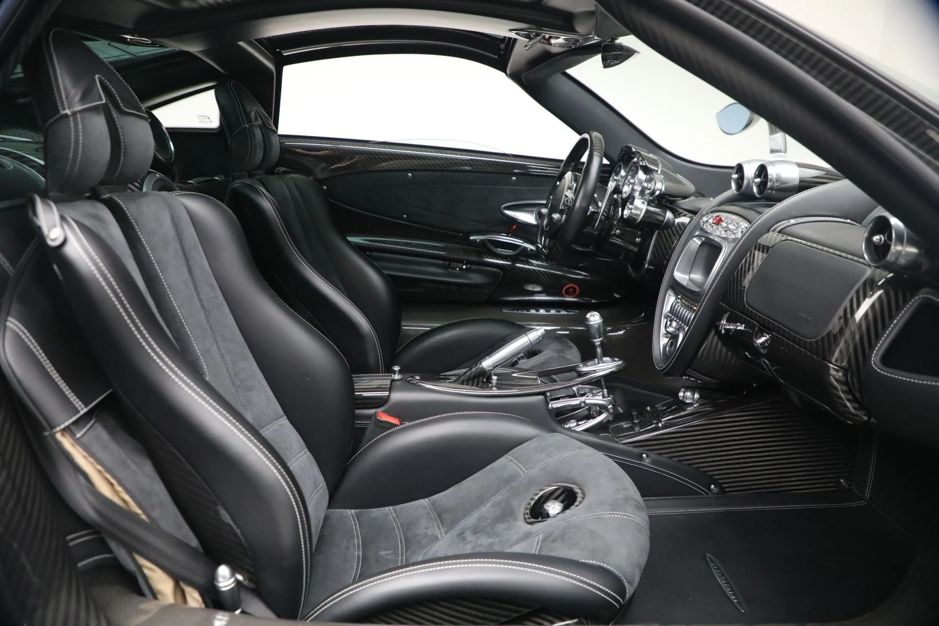 mph016_1965631357_Used_2014_Pagani_Huayra_Tempesta_1765914855_3306d5dd25