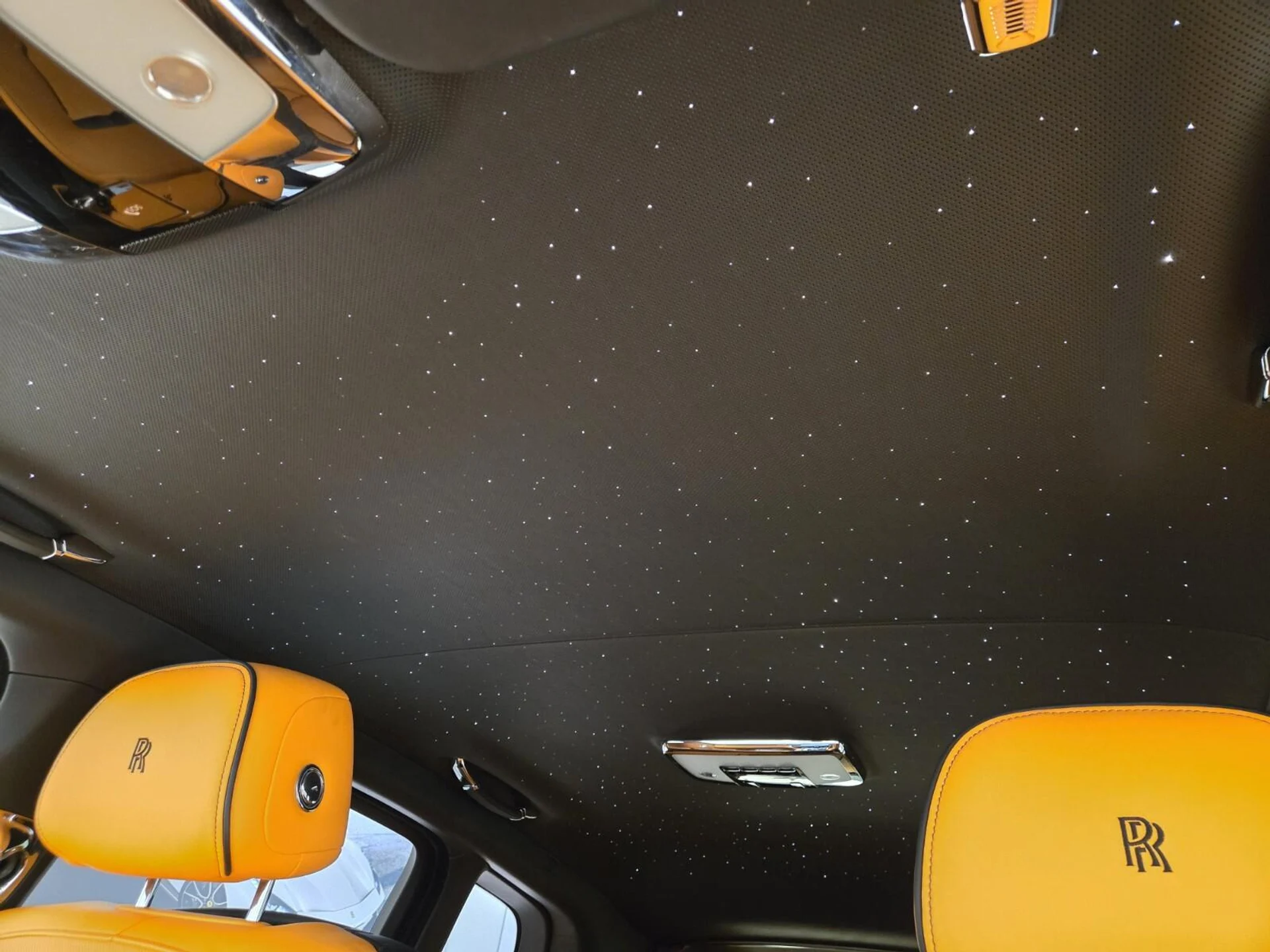 mph016_1973087197_Used_2022_Rolls_Royce_Cullinan_1761806123_8a5395118e