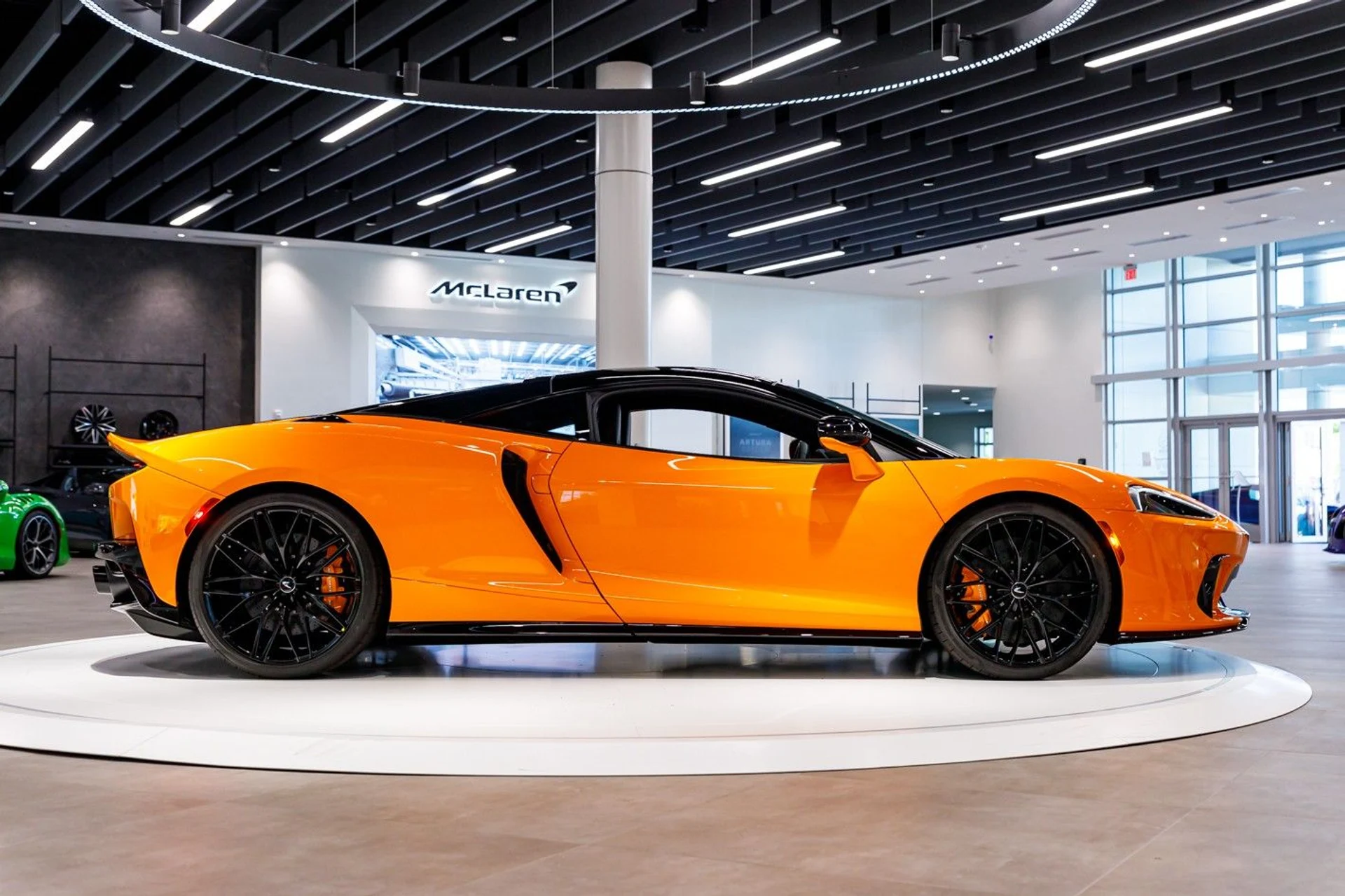 mph016_1976834851_671_p17_l_6397f712d4