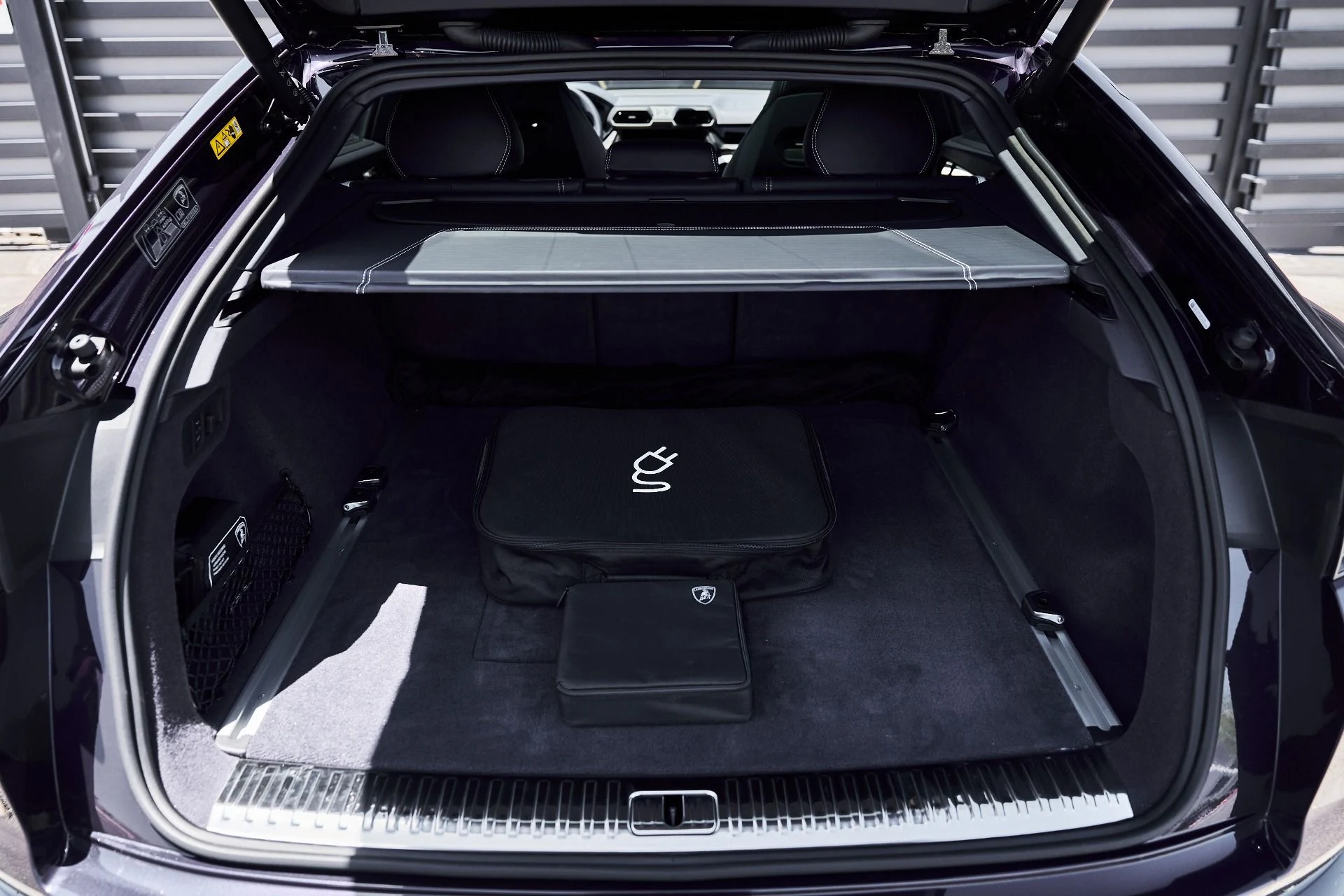mph016_1976875276_Used_2025_Lamborghini_Urus_SE_1780417221_83095889a9