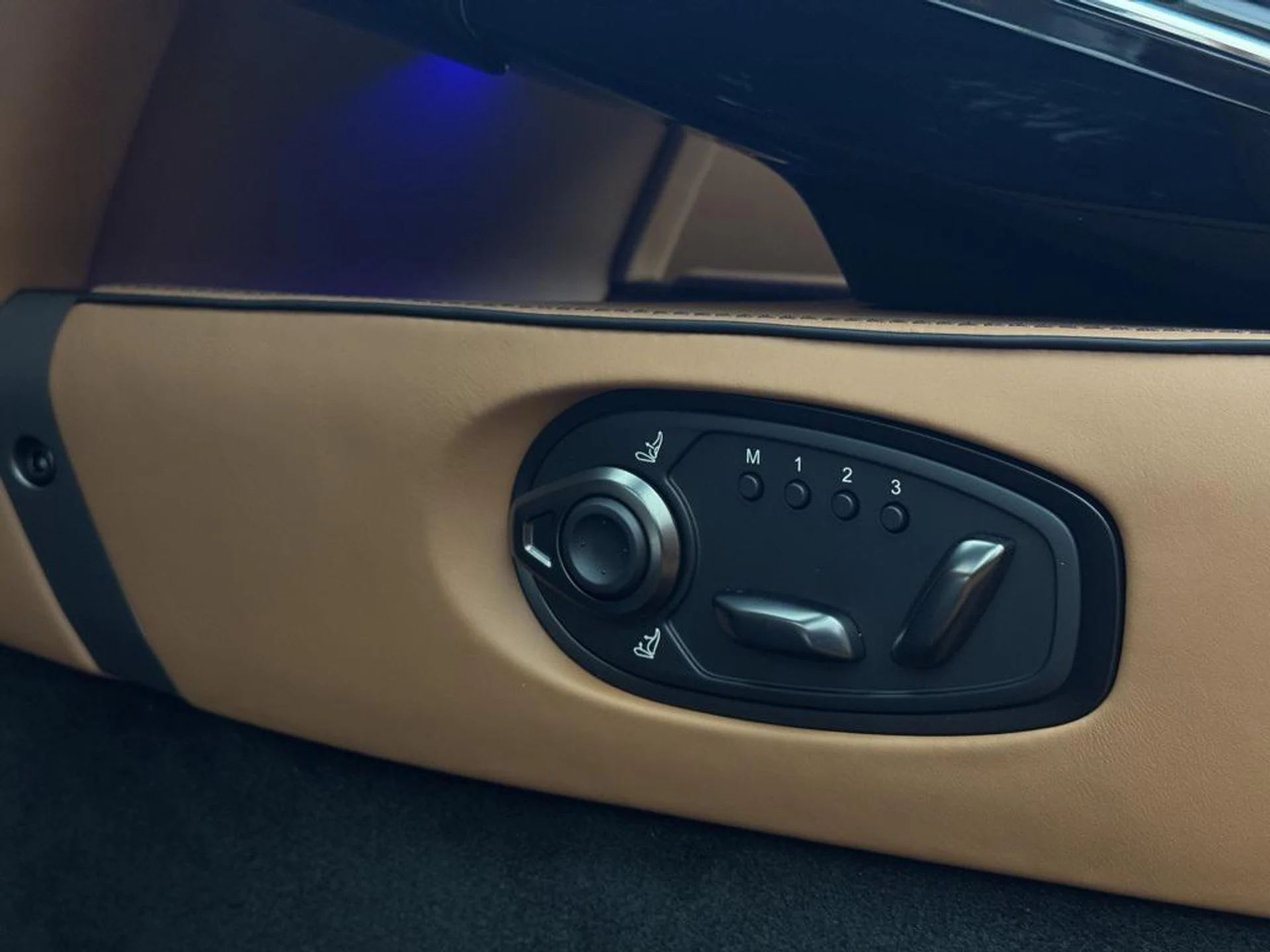 mph016_1980062300_Wy_Av_Bk_Fnk3_VG_p_RBPU_Jw_v_EDQ_Rw_ac73c68957