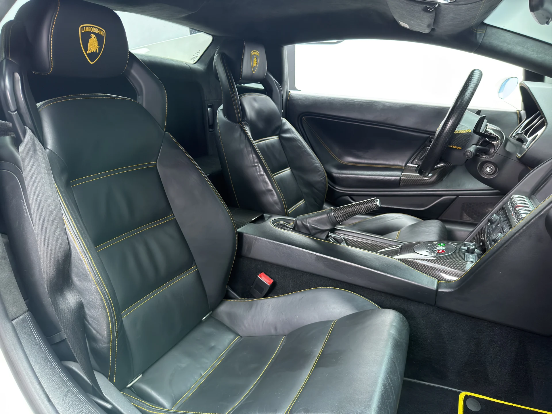mph016_1984813528_CB_3916_interior_004_353831d19b