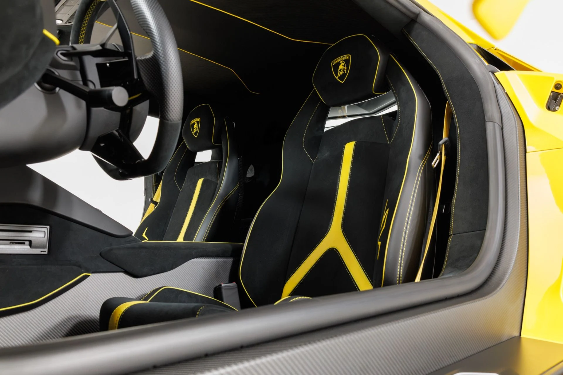 mph016_1997539686_Used_2016_Lamborghini_Aventador_LP_750_4_Superveloce_1785278593_fc0be5f93e