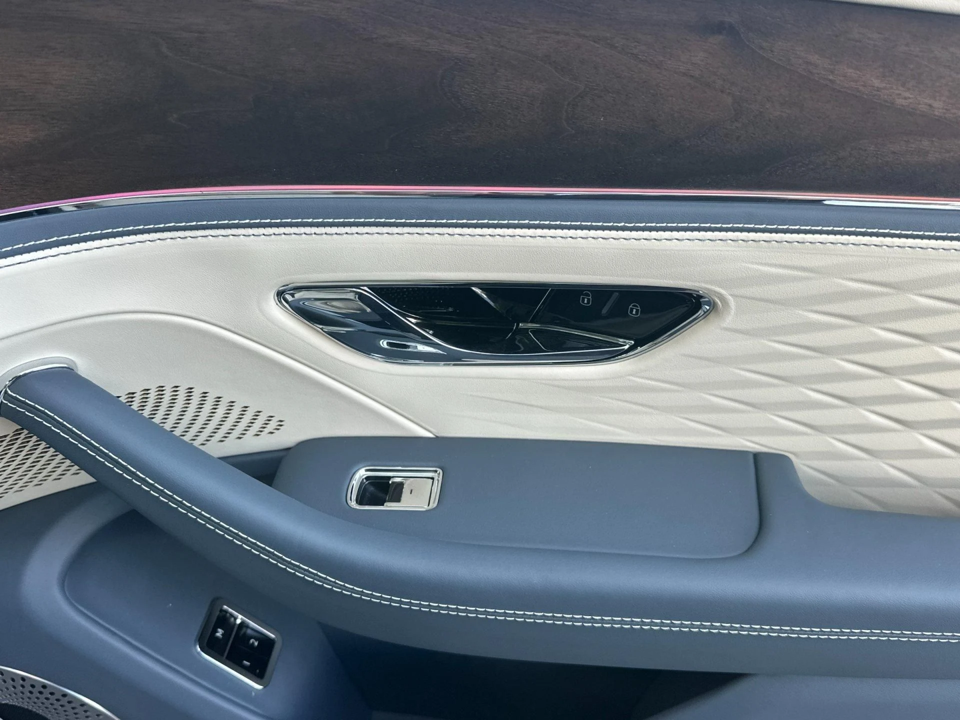 mph016_19981422_New_2027_Bentley_Flying_Spur_1792838849_1216032e4c
