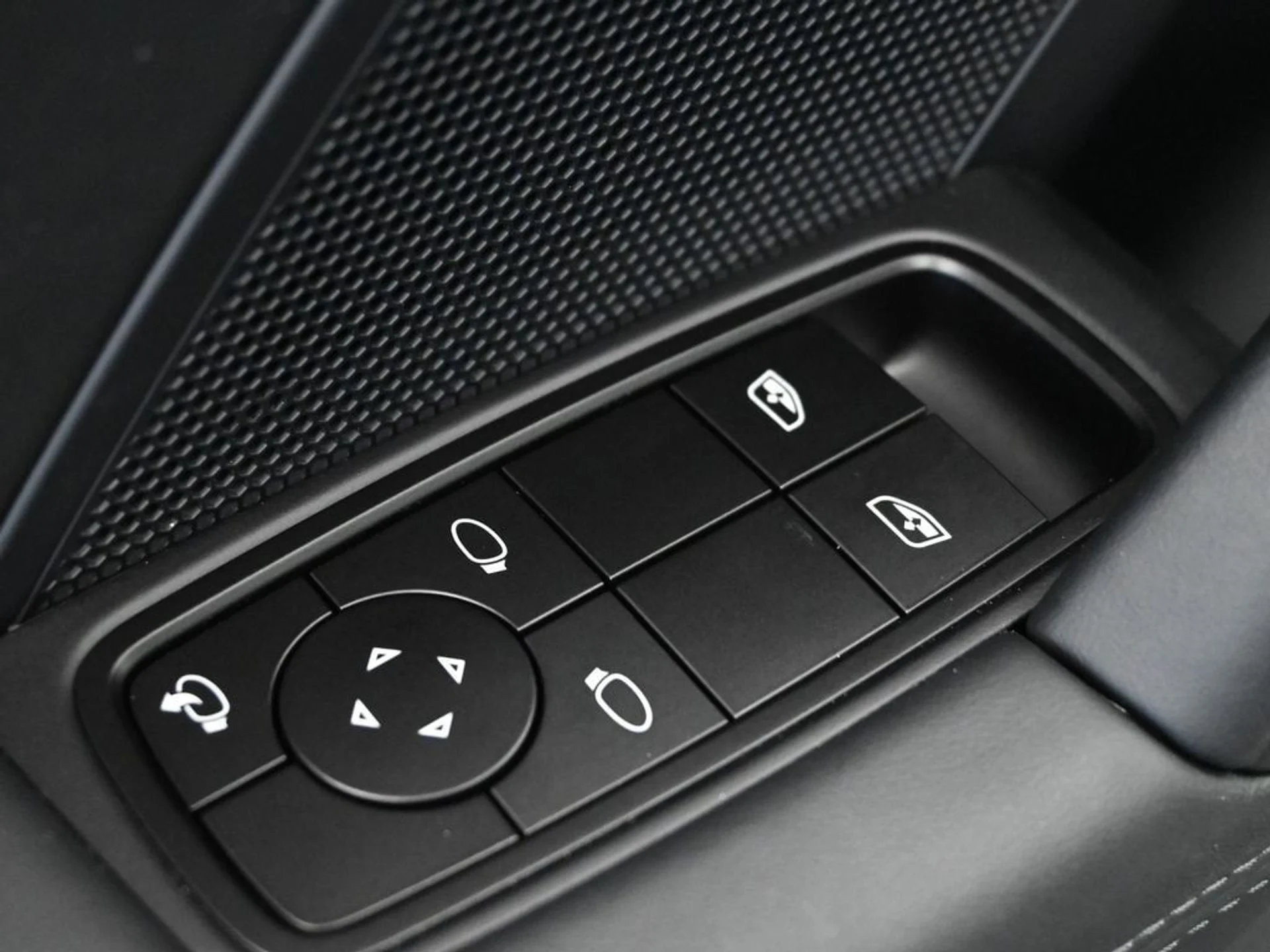 mph016_1999915505_c6d752f2a0cfa7d9b6fa684069f22fd8x_d050d0dbd1