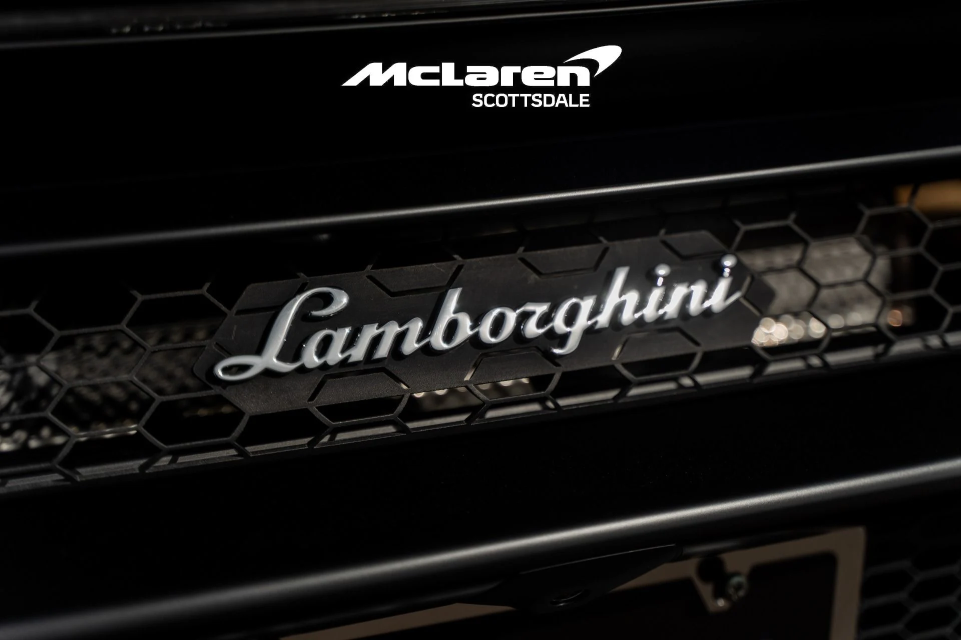 mph016_2014751742_Used_2022_LAMBORGHINI_HURACAN_EVO_1762550693_4a8e9354c3