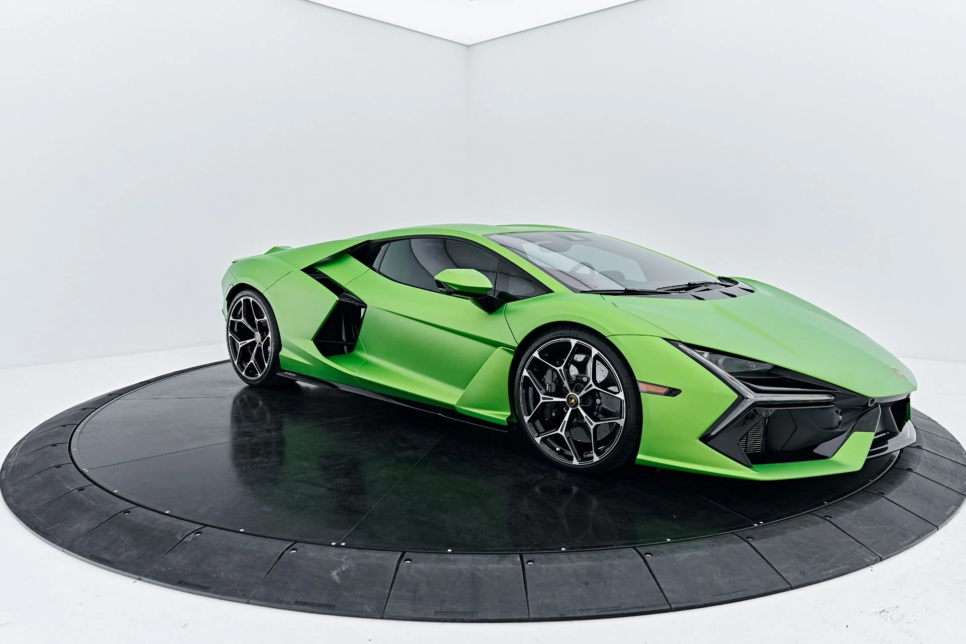 mph016_2018291687_Used_2024_Lamborghini_Revuelto_Base_1789697467_2d67146ac9