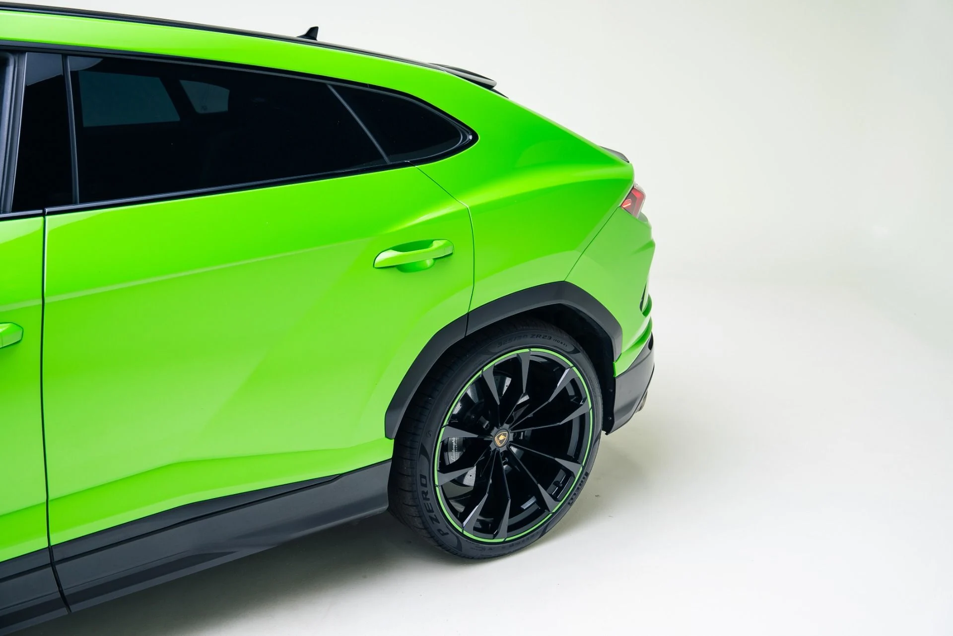 mph016_202135305_Used_2021_Lamborghini_Urus_1766090518_1c29977e42