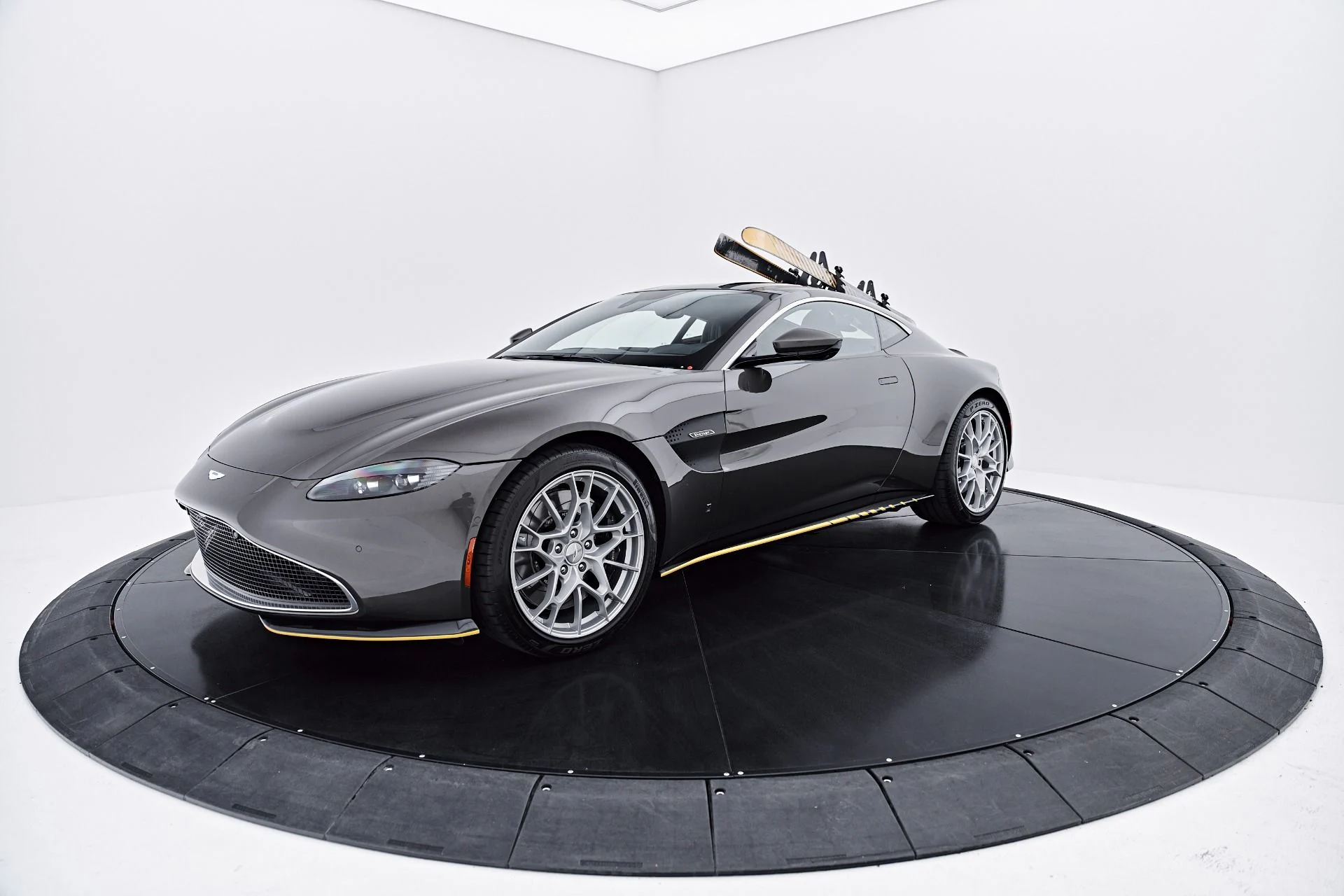 mph016_2023996236_Used_2021_Aston_Martin_Vantage_Base_1785210169_1e2dd9d9b6