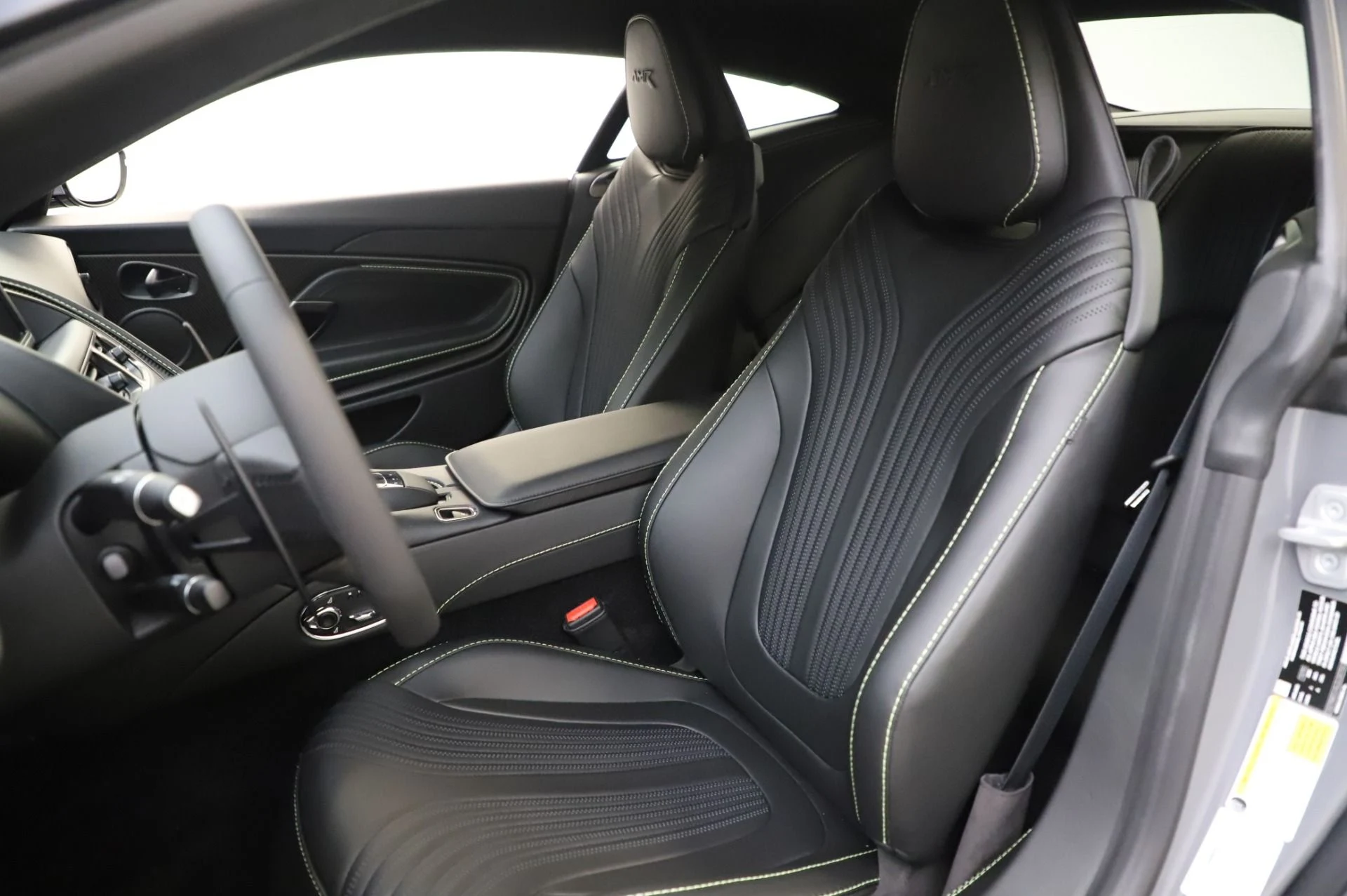 mph016_2027271676_Used_2020_Aston_Martin_DB_11_V12_AMR_Coupe_1593189970_f31ca4bc4d