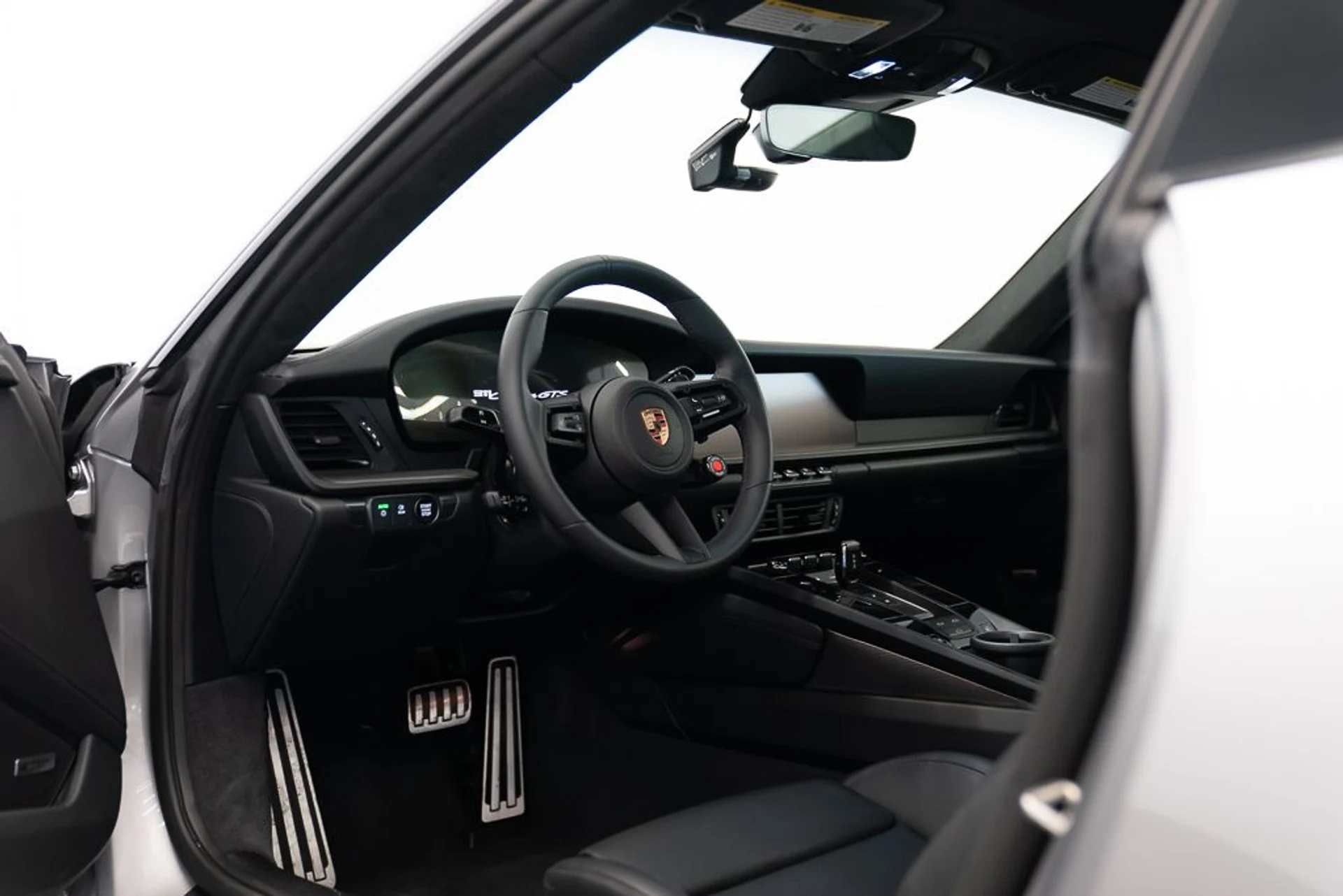 mph016_2029587130_porsche_911_2026_jpg_v_1775165756_5a95223521