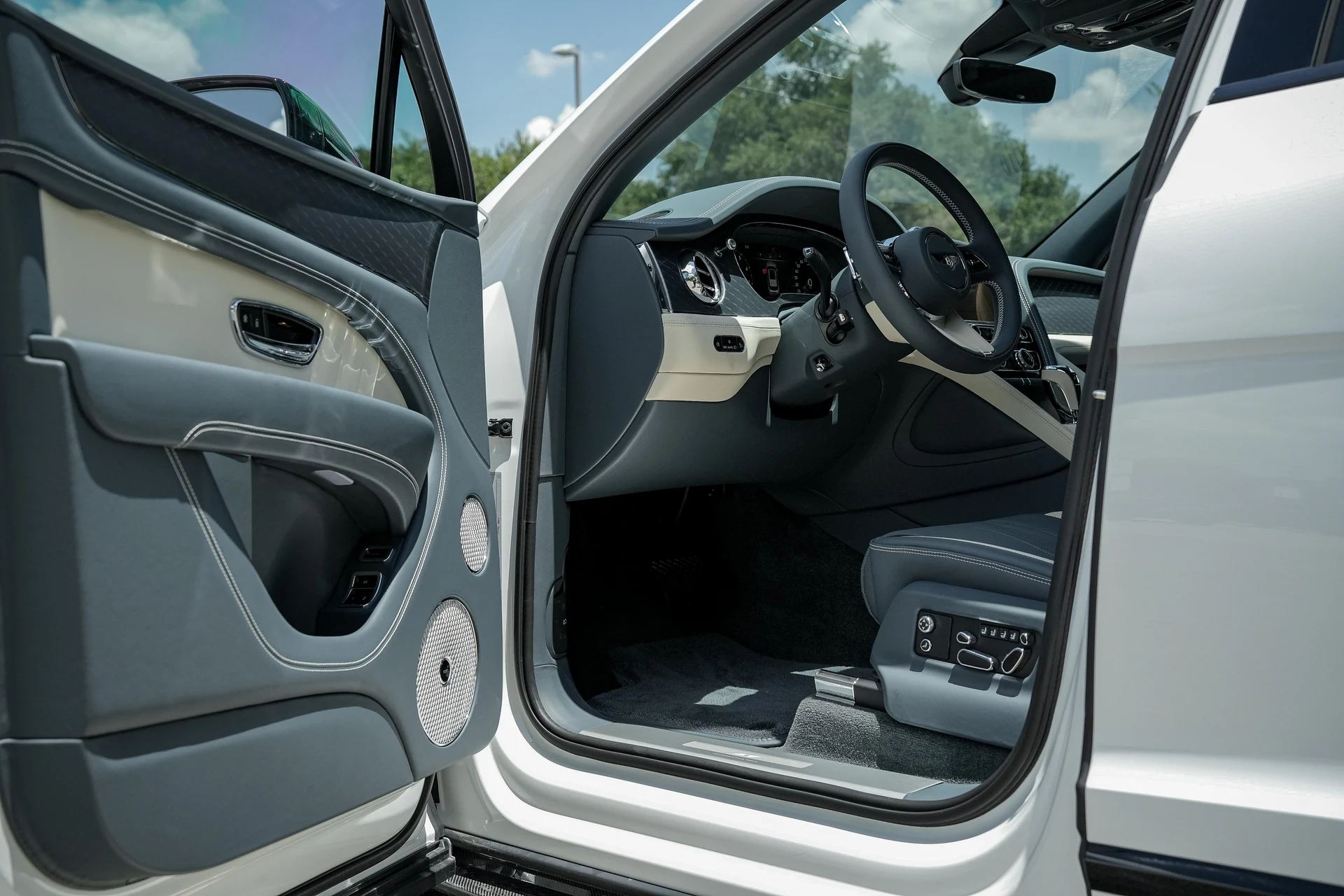 mph016_2034619808_Hi_Tech_Luxury_Imports_LLC_SJAAT_2_ZV_3_SC_030389_image_16_ac42ea3c56