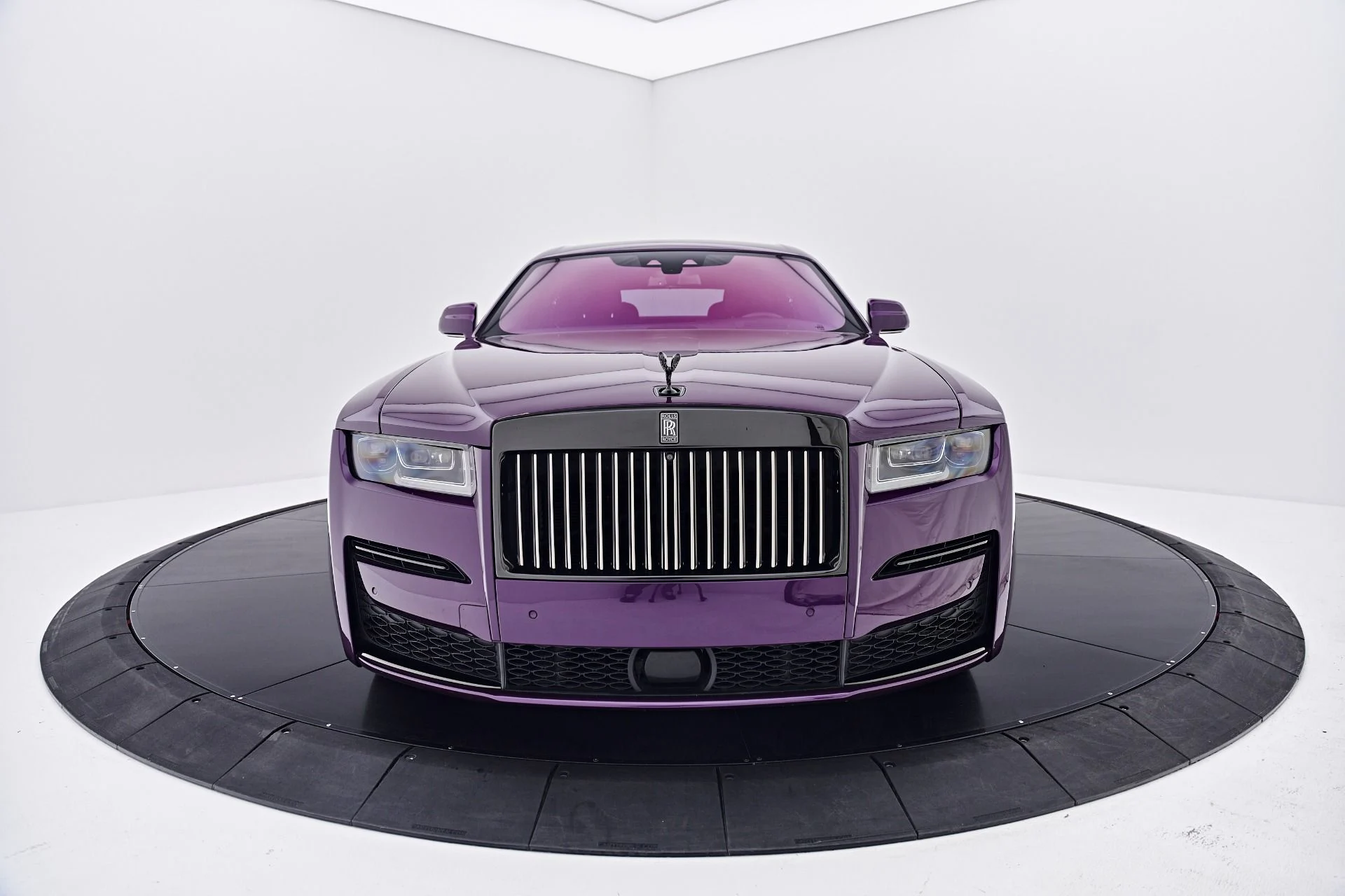 mph016_2035689733_Used_2022_Rolls_Royce_Ghost_Black_Badge_1787709264_44644277e7