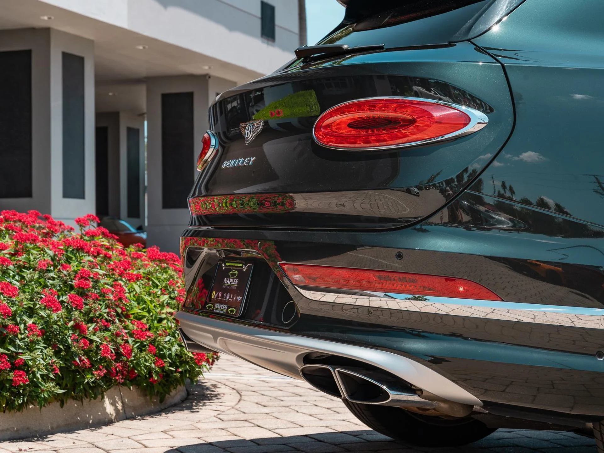 mph016_2042276165_Used_2023_Bentley_Bentayga_EWB_V8_1778364303_4b0161cffb