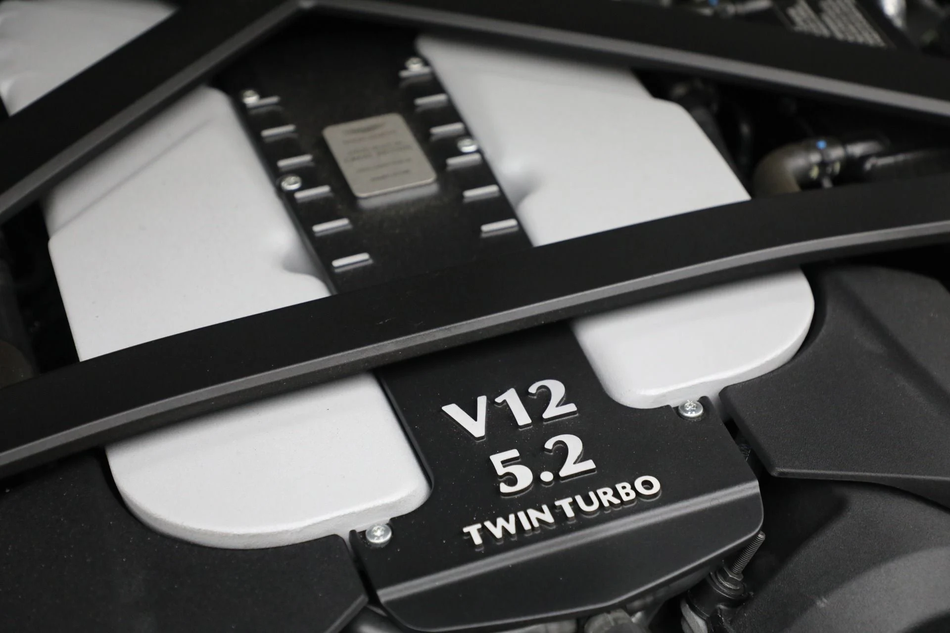 mph016_2046533414_Used_2023_Aston_Martin_Vantage_V12_50738f70ce