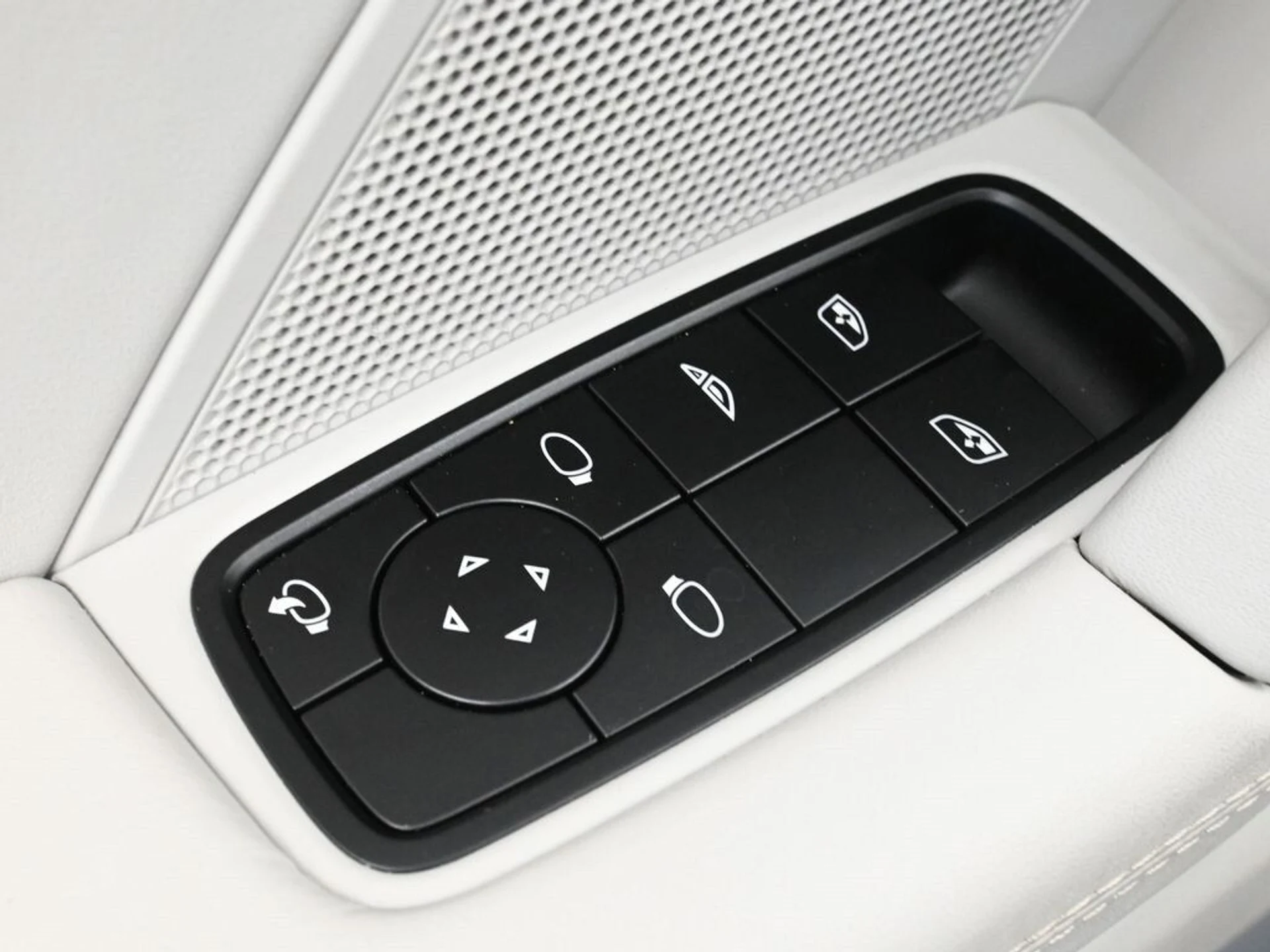 mph016_2055073641_13b5f913ae200cf41b03151cffb04af5x_04db9d2633