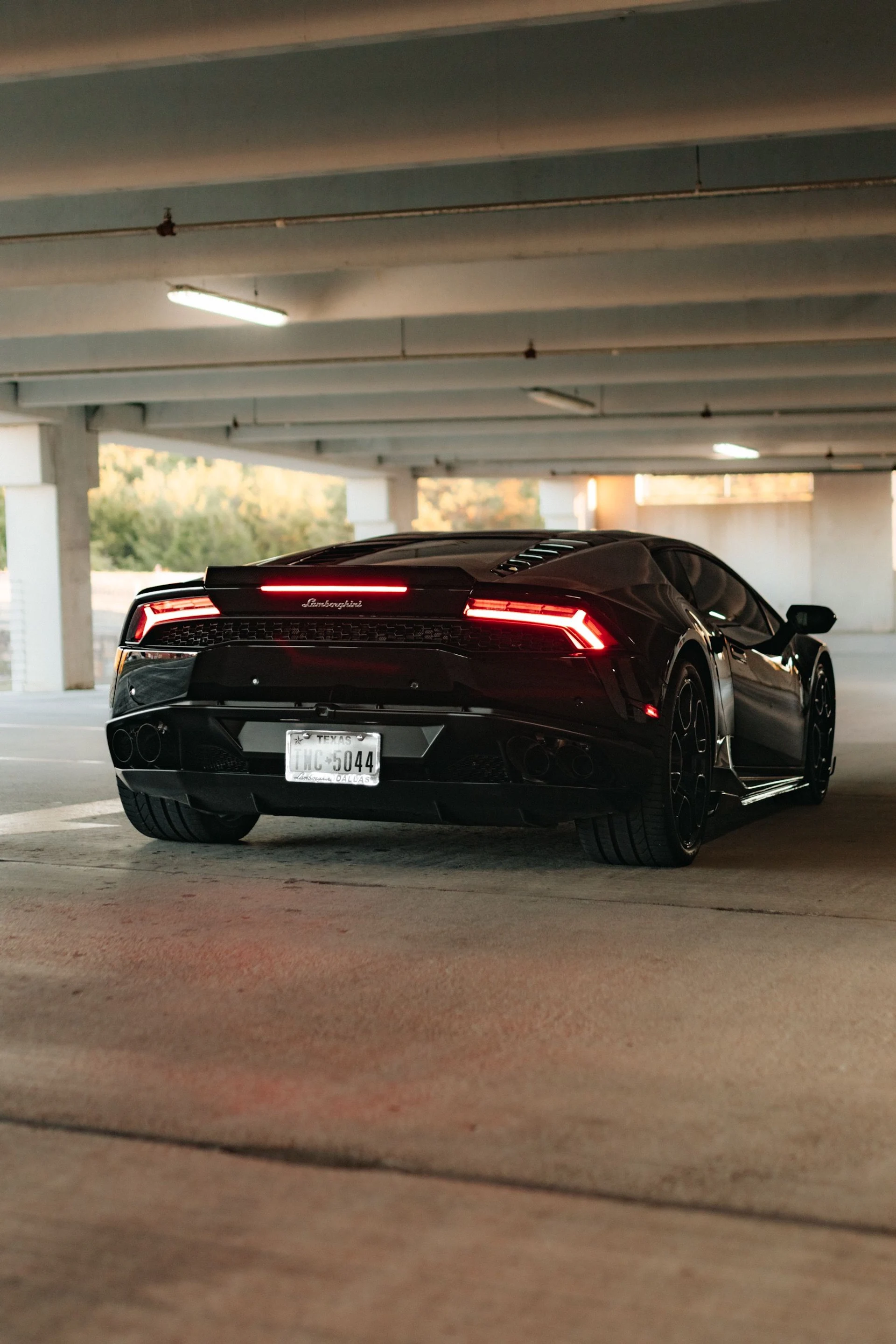 mph016_2055501007_Used_2016_Lamborghini_Huracan_LP_610_4_1731972209_b4e2e1beda