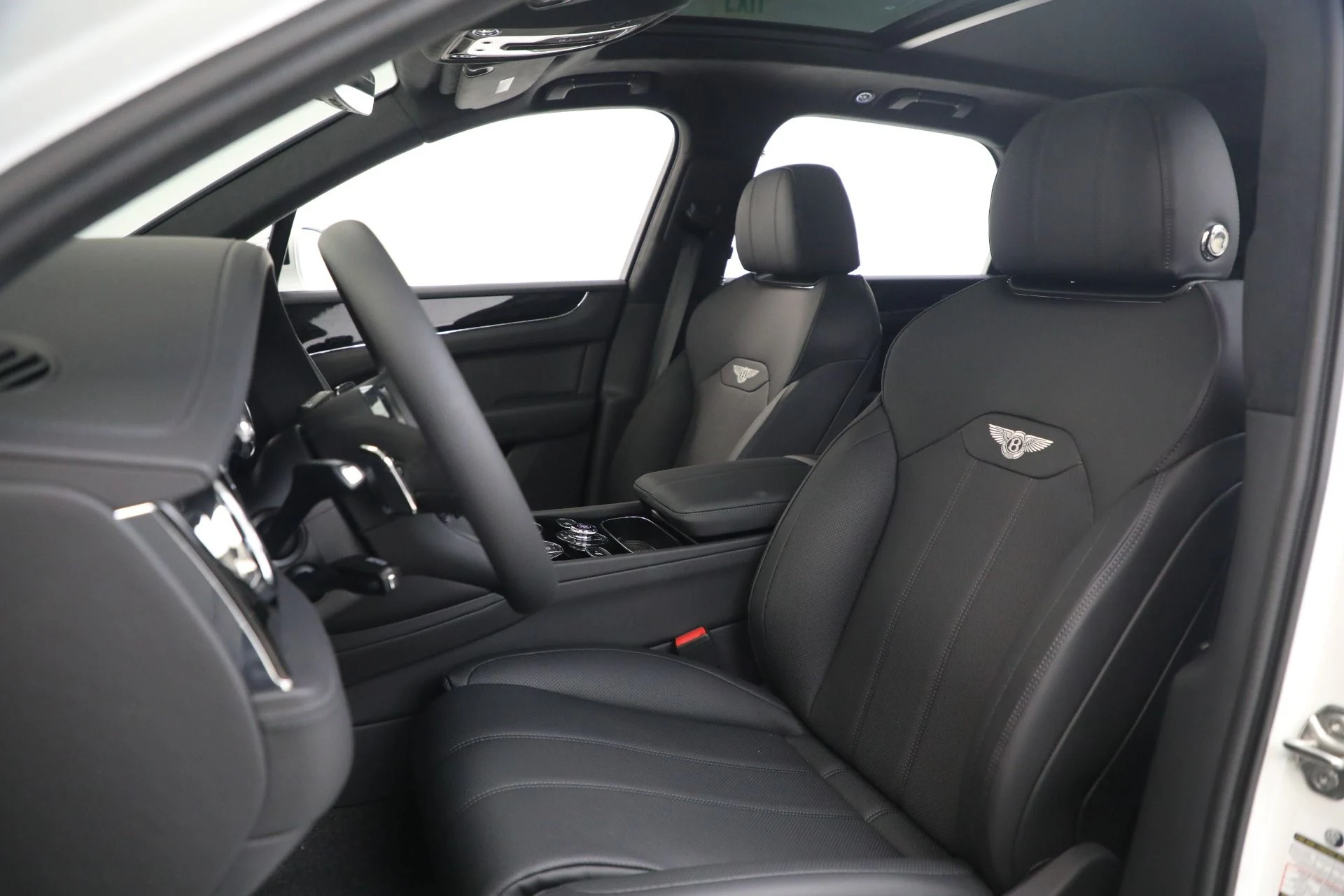 mph016_2059187753_New_2025_Bentley_Bentayga_V8_a1d3621b28