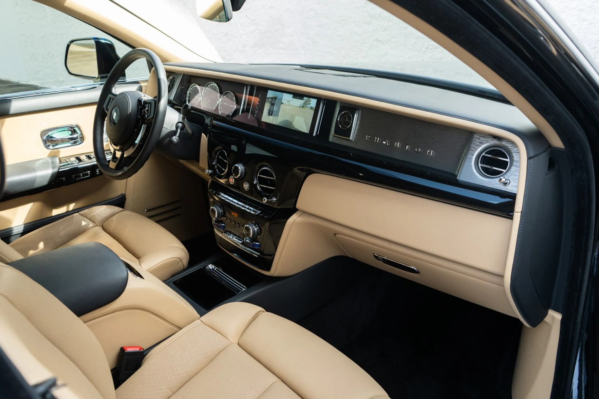 mph016_2064996030_Used_2022_Rolls_Royce_Phantom_EWB_1771455948_53fdff7cf4