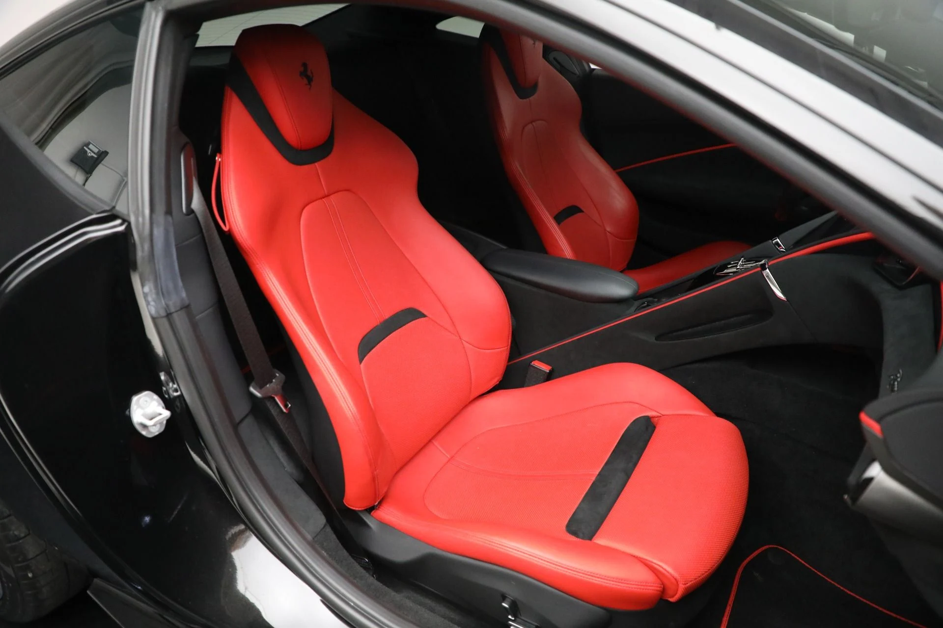 mph016_20711550_Used_2022_Ferrari_Roma_1707749900_623b208a6d