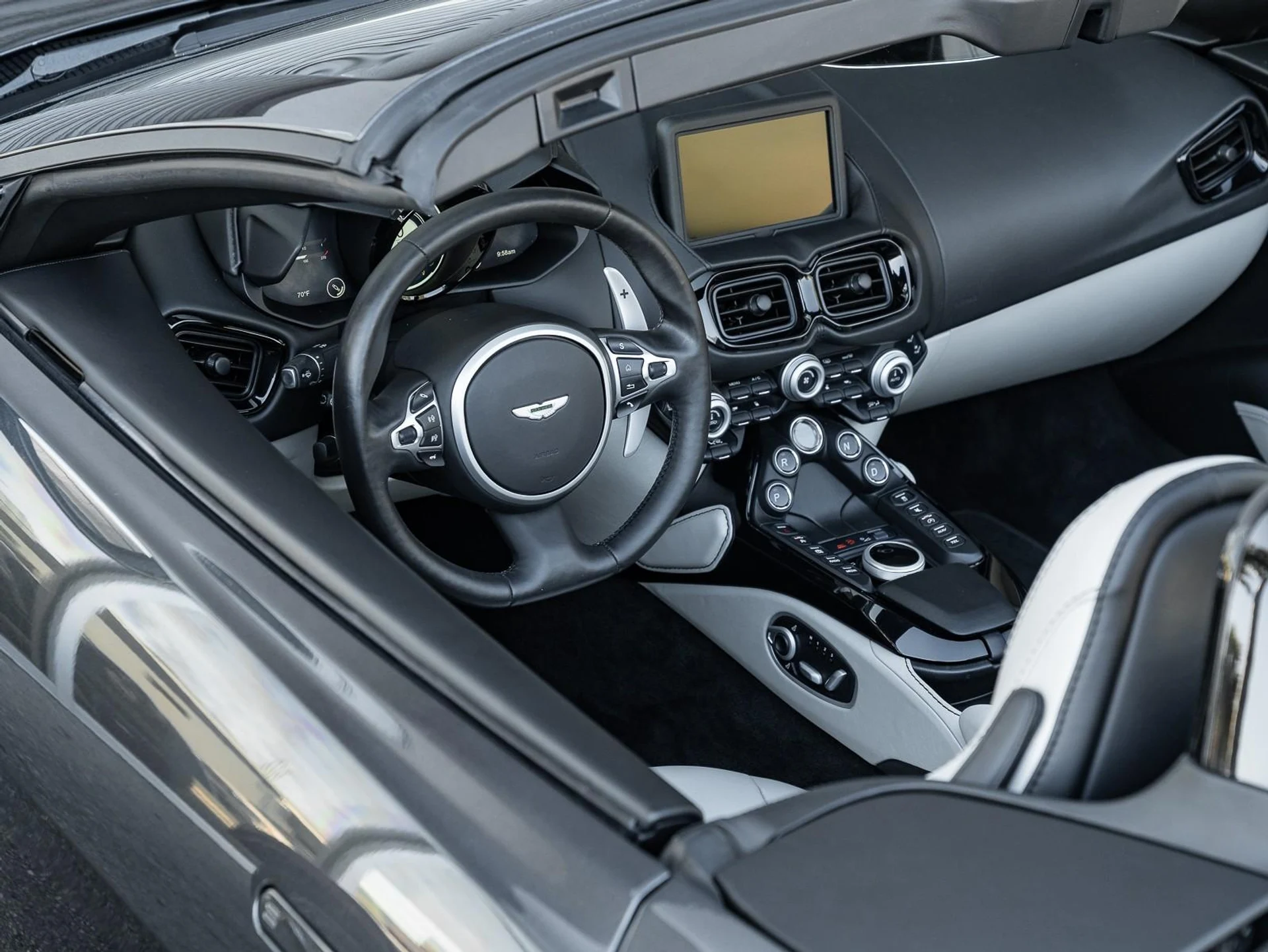 mph016_2072077758_Used_2021_Aston_Martin_Vantage_Roadster_1767733764_aad7857f9d