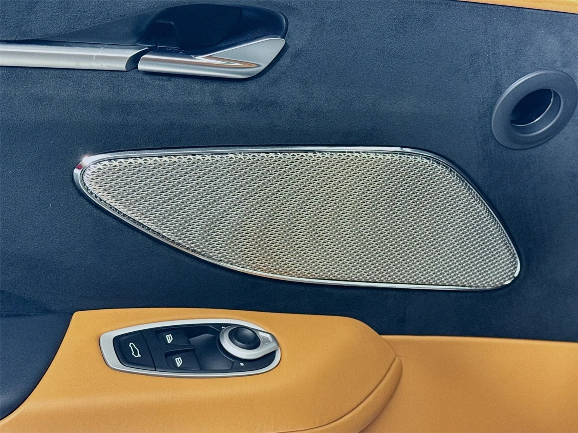 mph016_207642746_2a3cf5d2f2f6e9f9b386476824e37016x_a815af7dc6