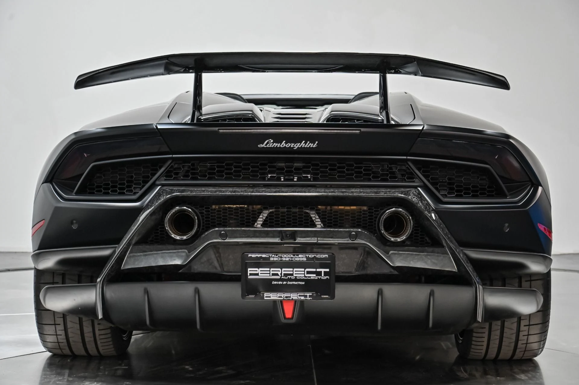 mph016_2076794104_Used_2019_Lamborghini_Huracan_Performante_1756916743_b10a550fea