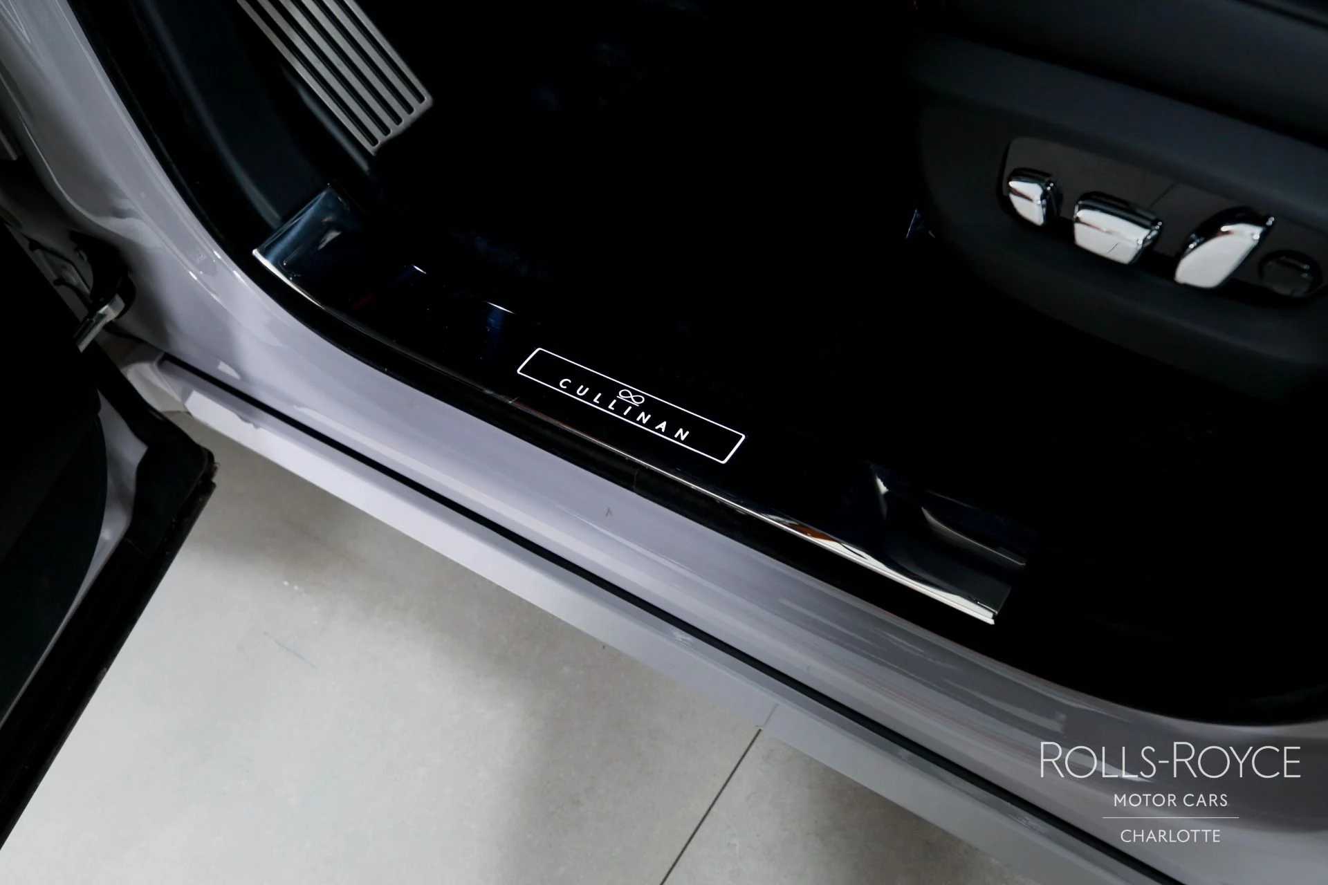 mph016_2077498455_Used_2026_Rolls_Royce_Black_Badge_Cullinan_1771362063_9065c806af
