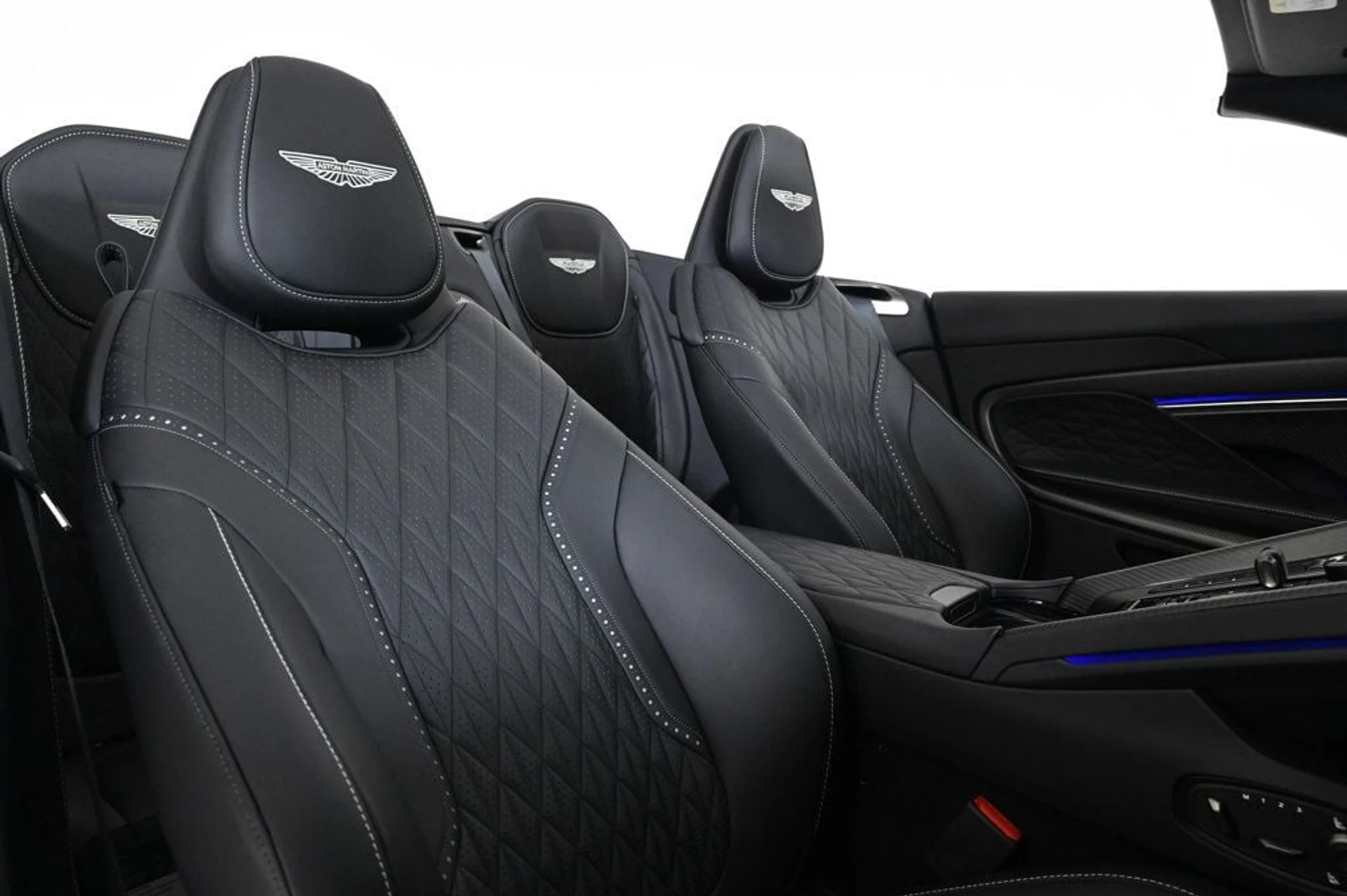 mph016_2081478349_new_2026_aston_martin_db12_volante_11350_22900946_16_1024_b51e5b5c0c