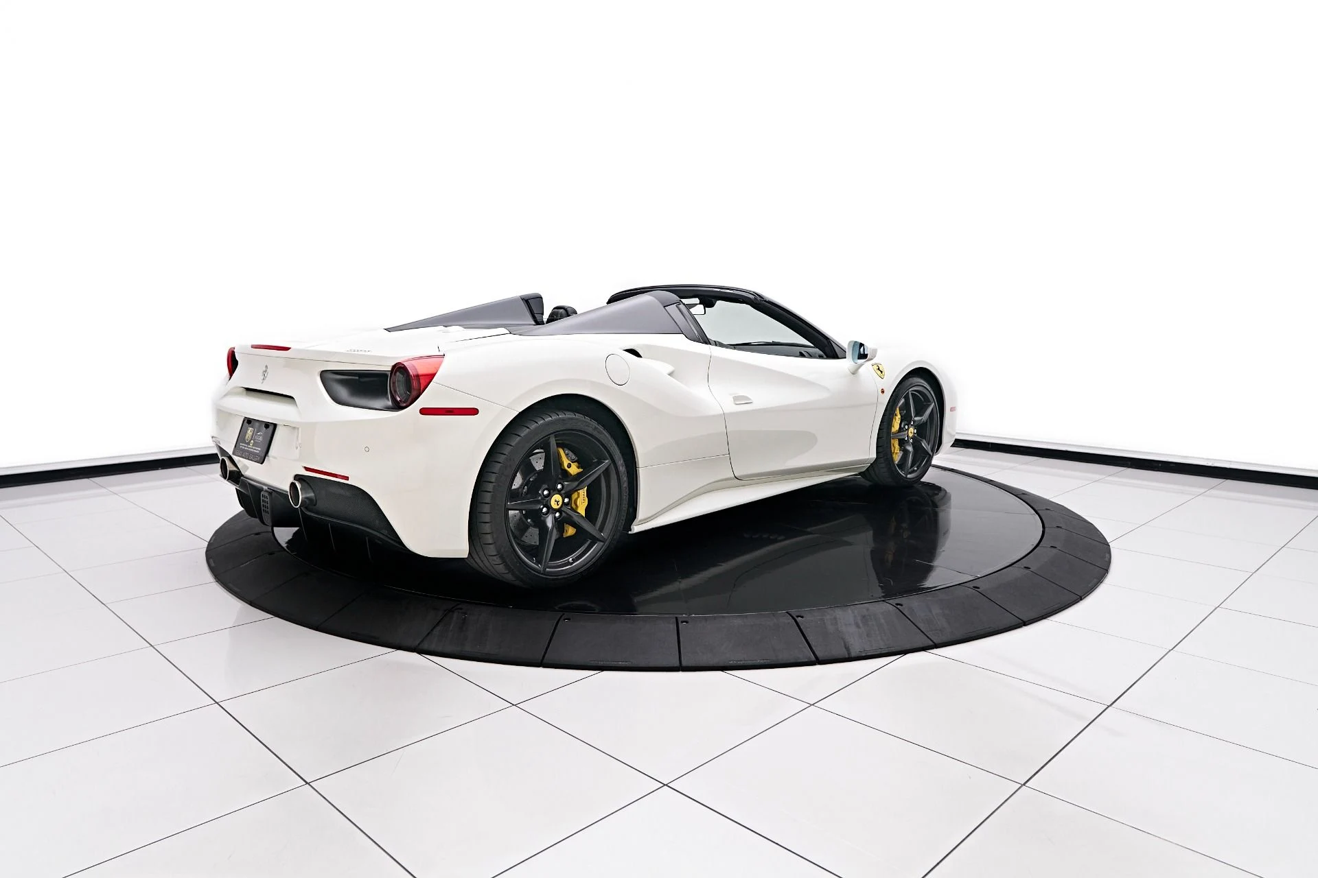 mph016_2081673111_Used_2019_Ferrari_488_Spider_Base_1748546084_a071583d62
