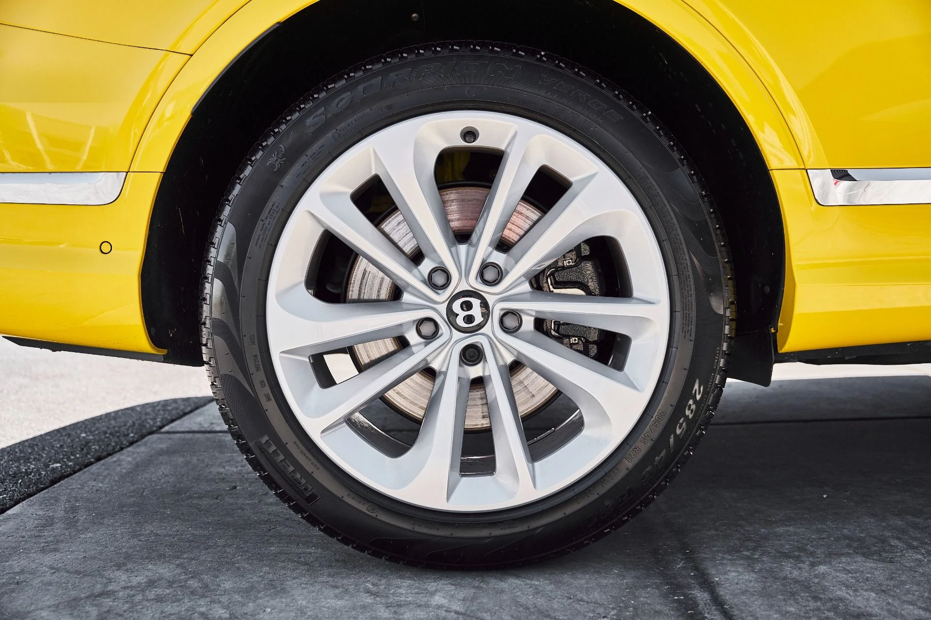 mph016_2083993889_Used_2023_Bentley_Bentayga_V8_1780708986_e8875854d2